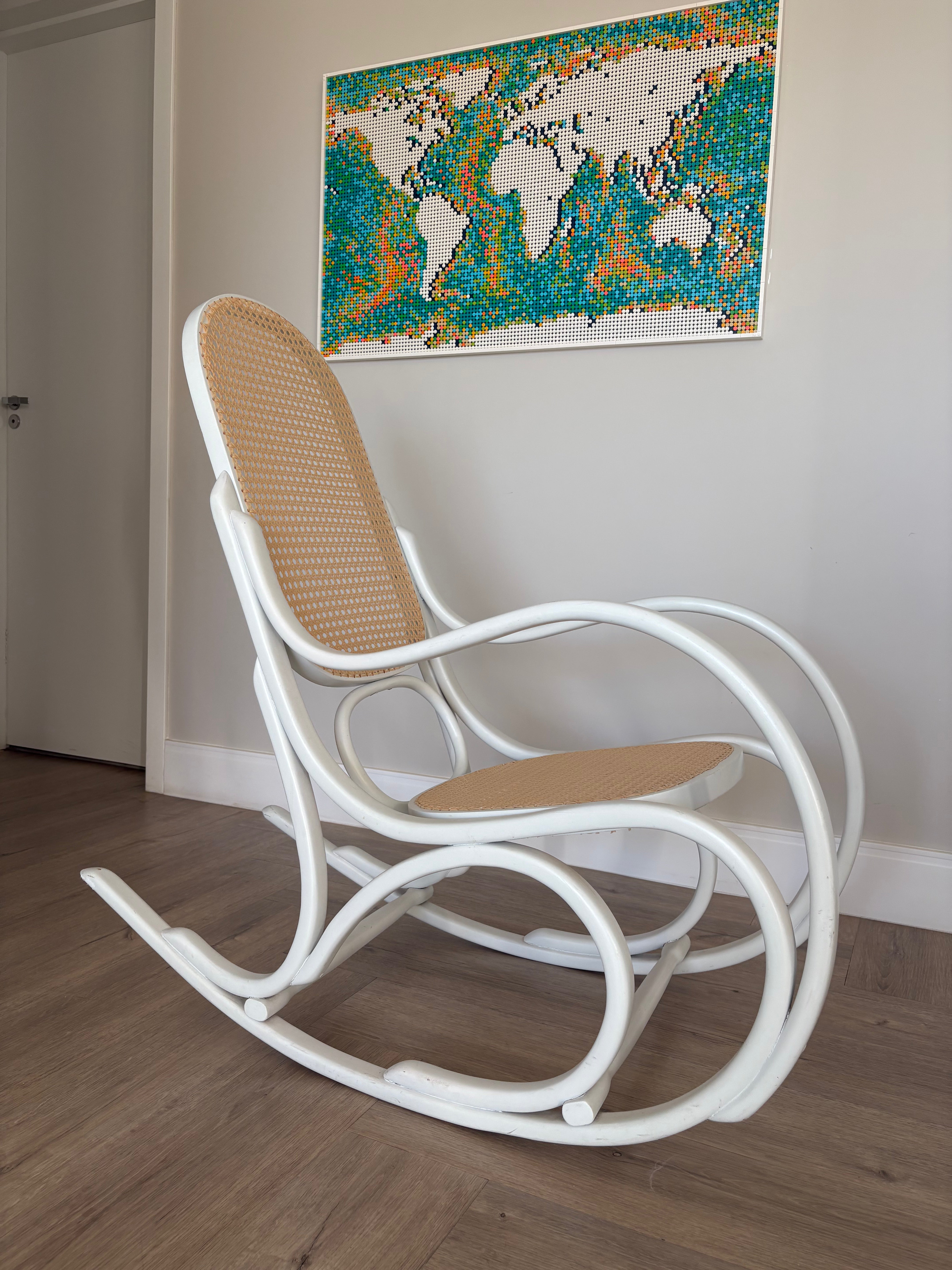 Cadeira Balanço Thonet - Original  - recondicionada - pintada de branco e palha trocada