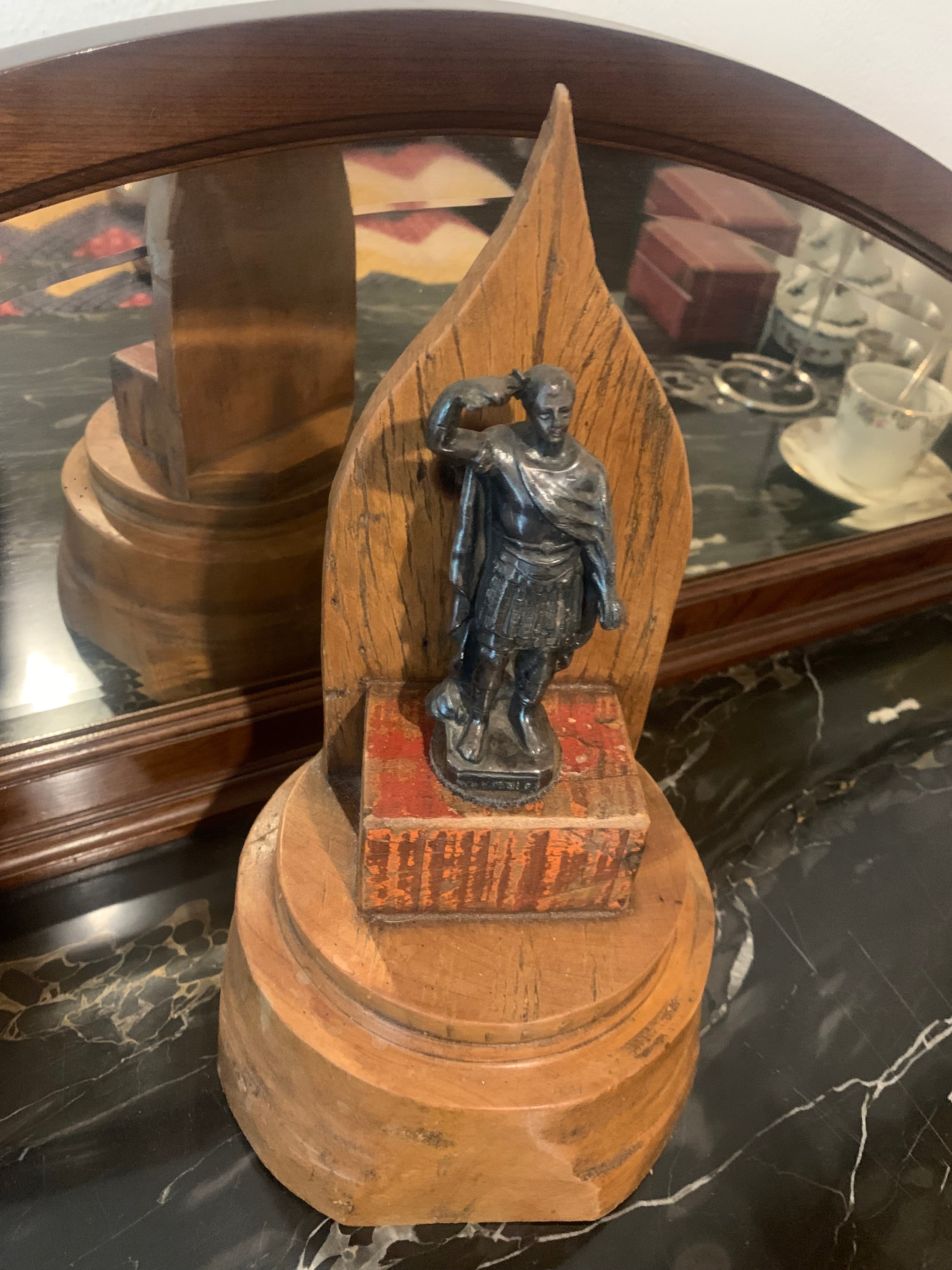 Lindíssimo altar ou oratório em madeira antiga reaproveitada