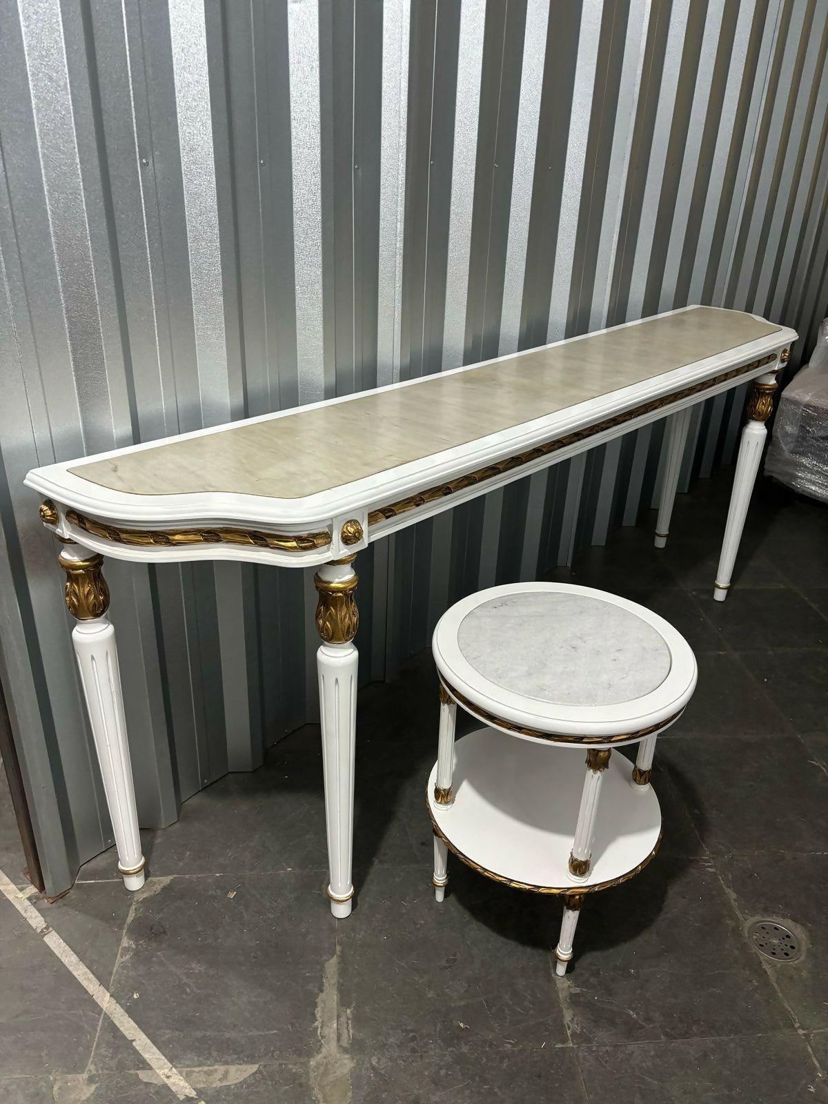 Aparador Luís Xv em Madeira Maciça com Laca Branca com Apliques Folheados a Ouro