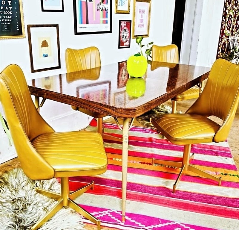 Conjunto de Mesa de Jantar Retangular em fórmica e quatro cadeiras concha giratórias - anos 60
