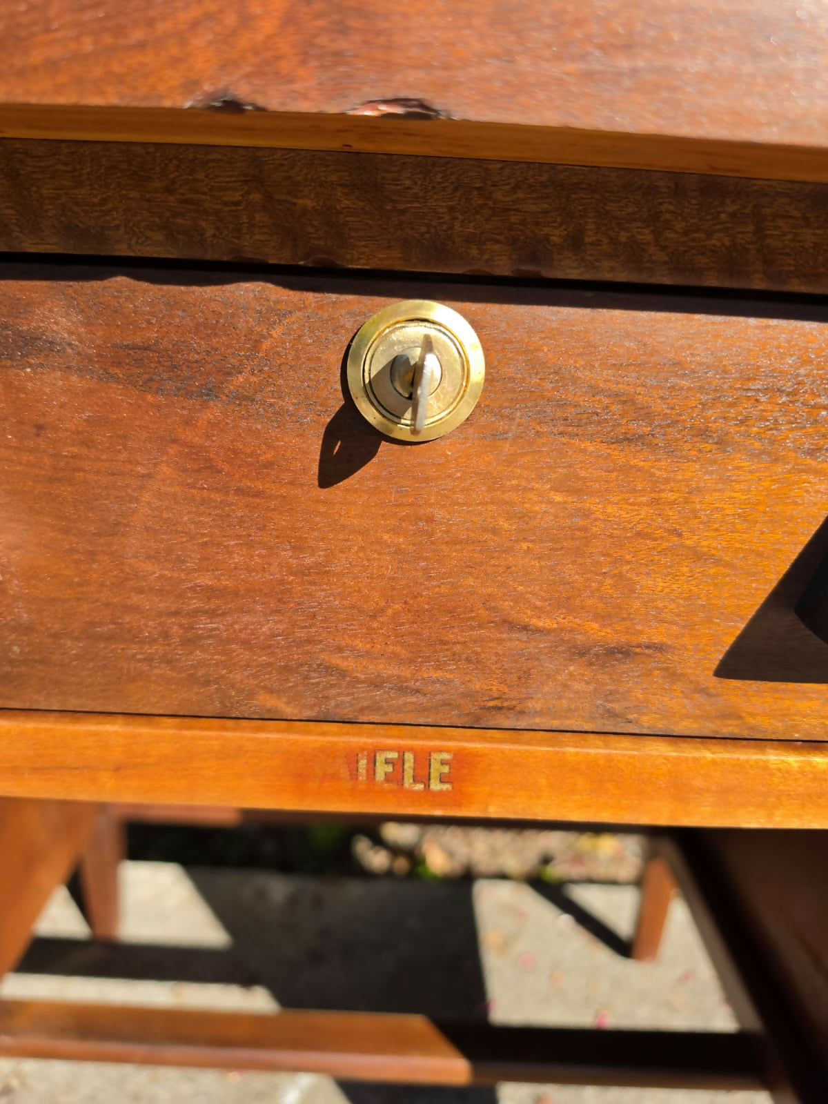 Escrivaninha Miele em Imbuia – Década de 60