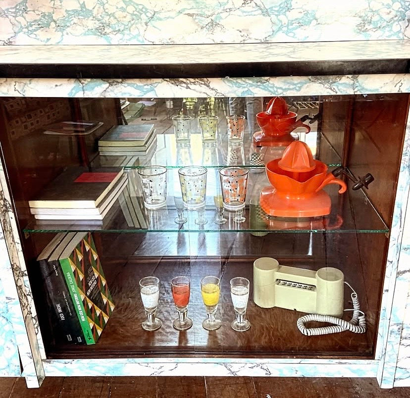 Buffet anos 50 em Fórmica marmorizada em azul