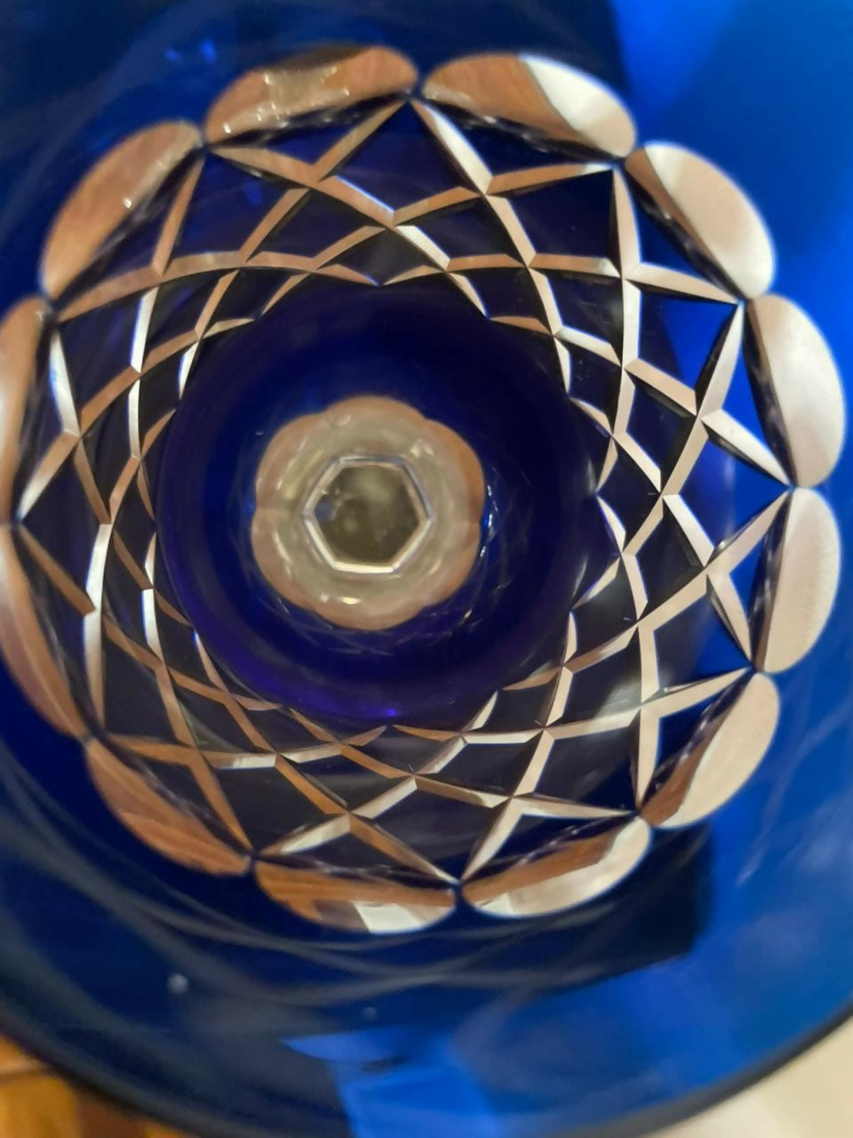 Par de taças de vinho do porto em cristal double rubi e azul cobalto lapidado