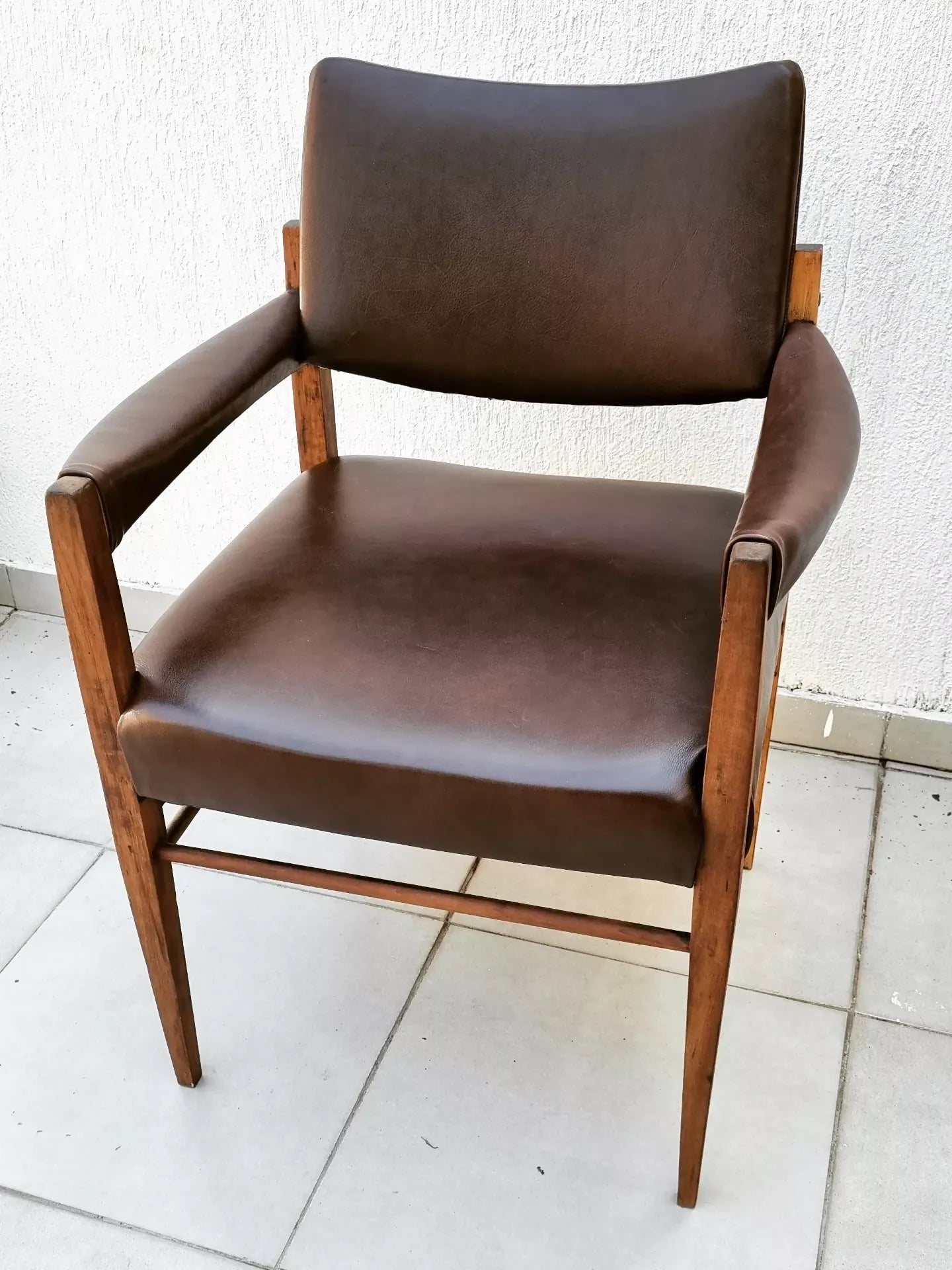 Poltrona Cimo em couro natural café