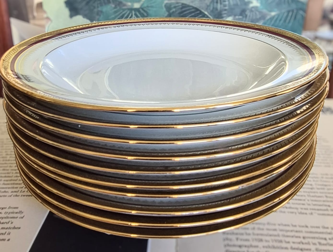 Conjunto em porcelana vintage espetacular francesa Limoges Unic, anos 50, com linda e intacta faixa em ouro 24k incrustado