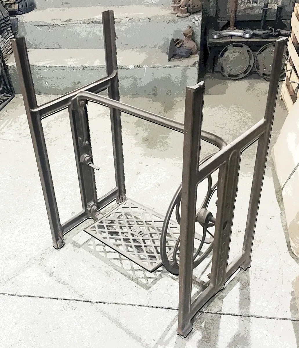 Mesa aparador customizada (base de máquina de costura)