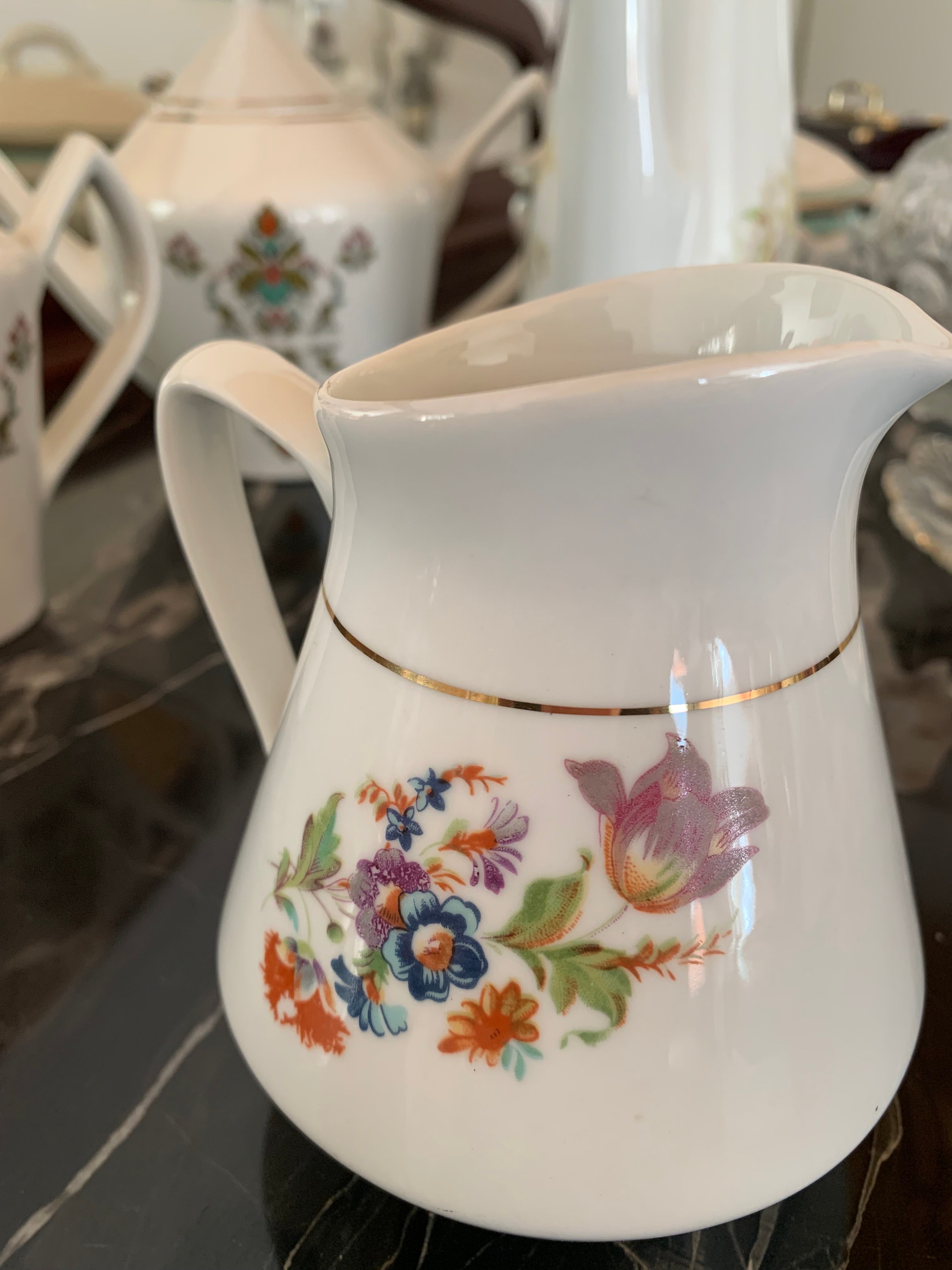 Muito antiga leiteira Schimdt com floral diferenciado