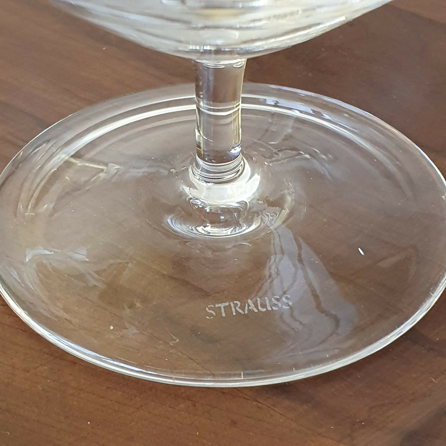 Conjunto de 6 taças vintage para conhaque Strauss.