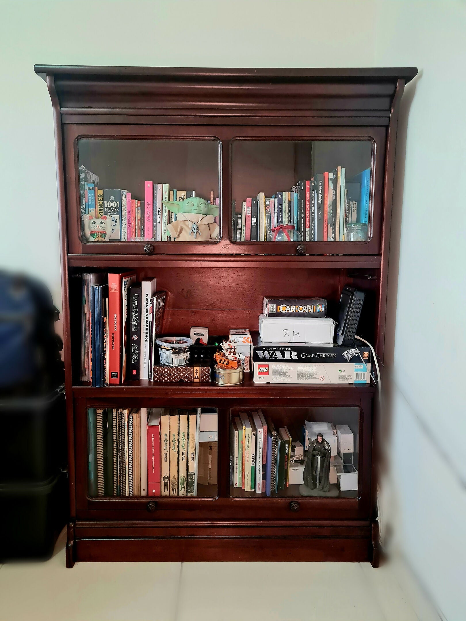 MÓVEL ESTANTE RETRÔ COM PORTA COM VIDROS RETRÁTIL