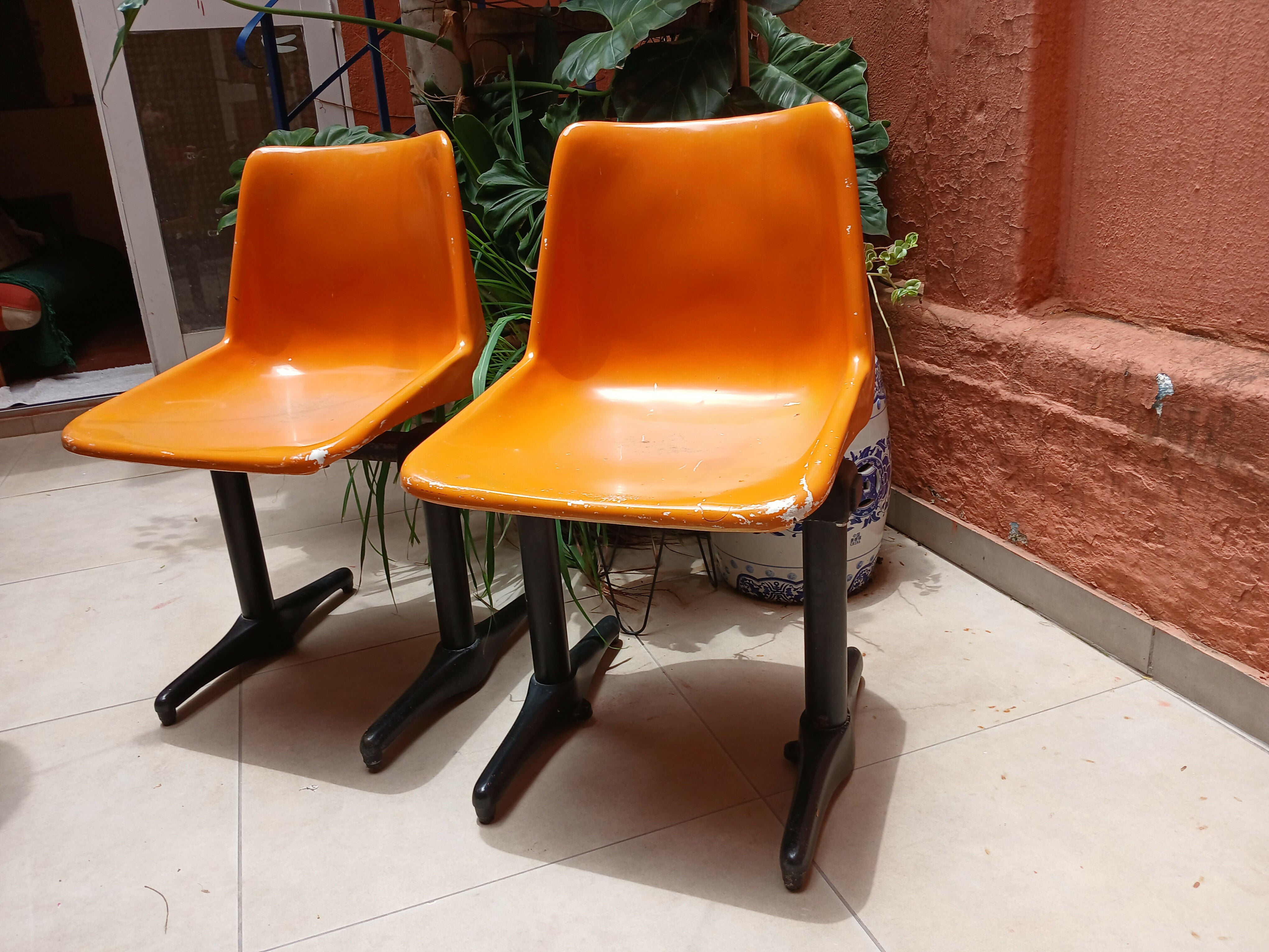 Par de cadeiras retrô laranja