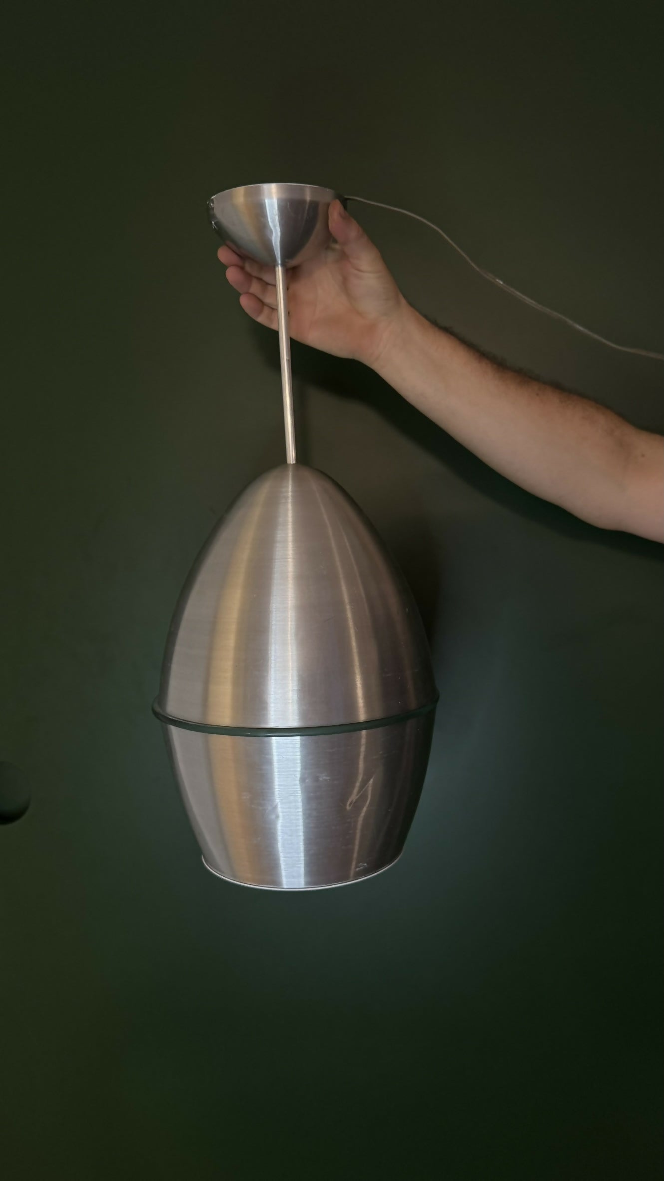 Luminária Pendente 'Cápsula' Space Age - Metal Escovado e Vidro (Design Vintage Único)