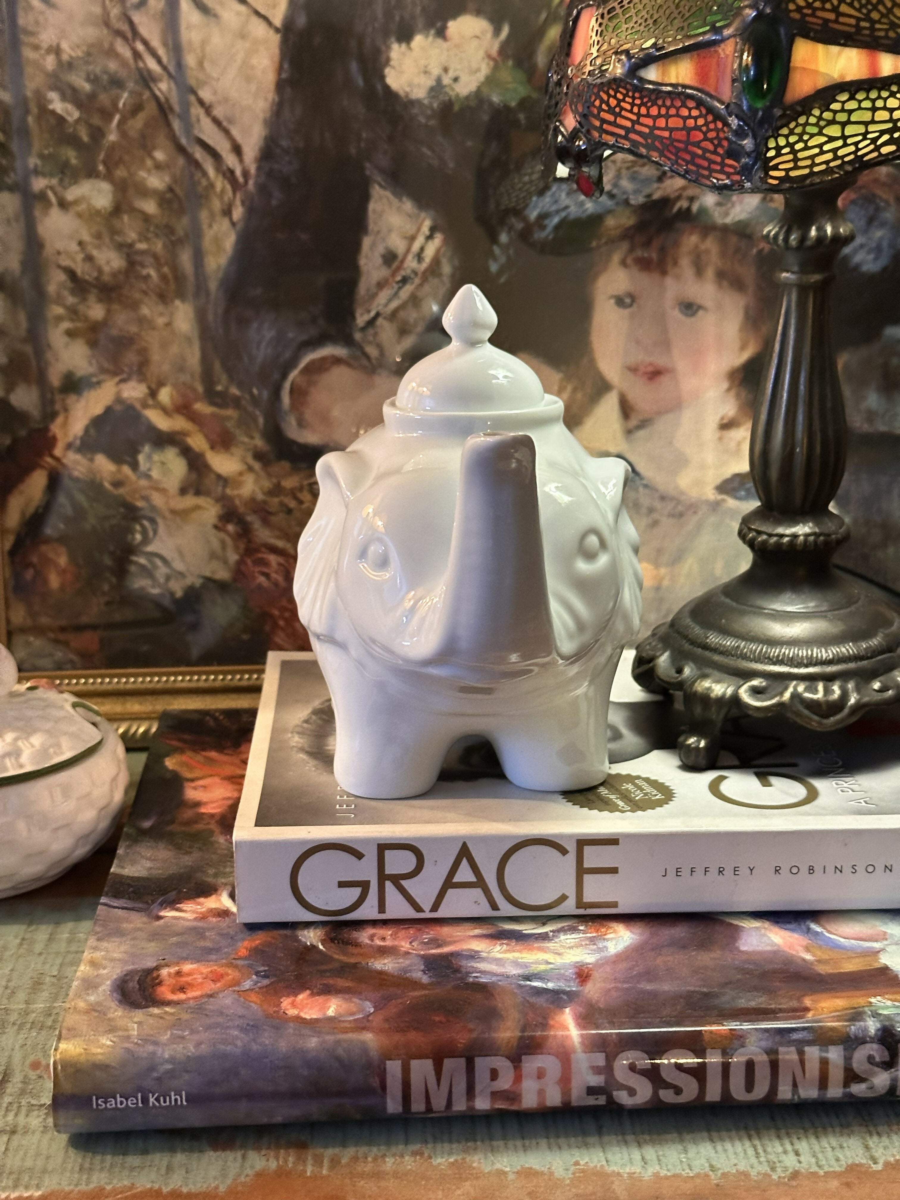 Bule lindeza de chá - com belo elefante em porcelana- Le Cordon Blue