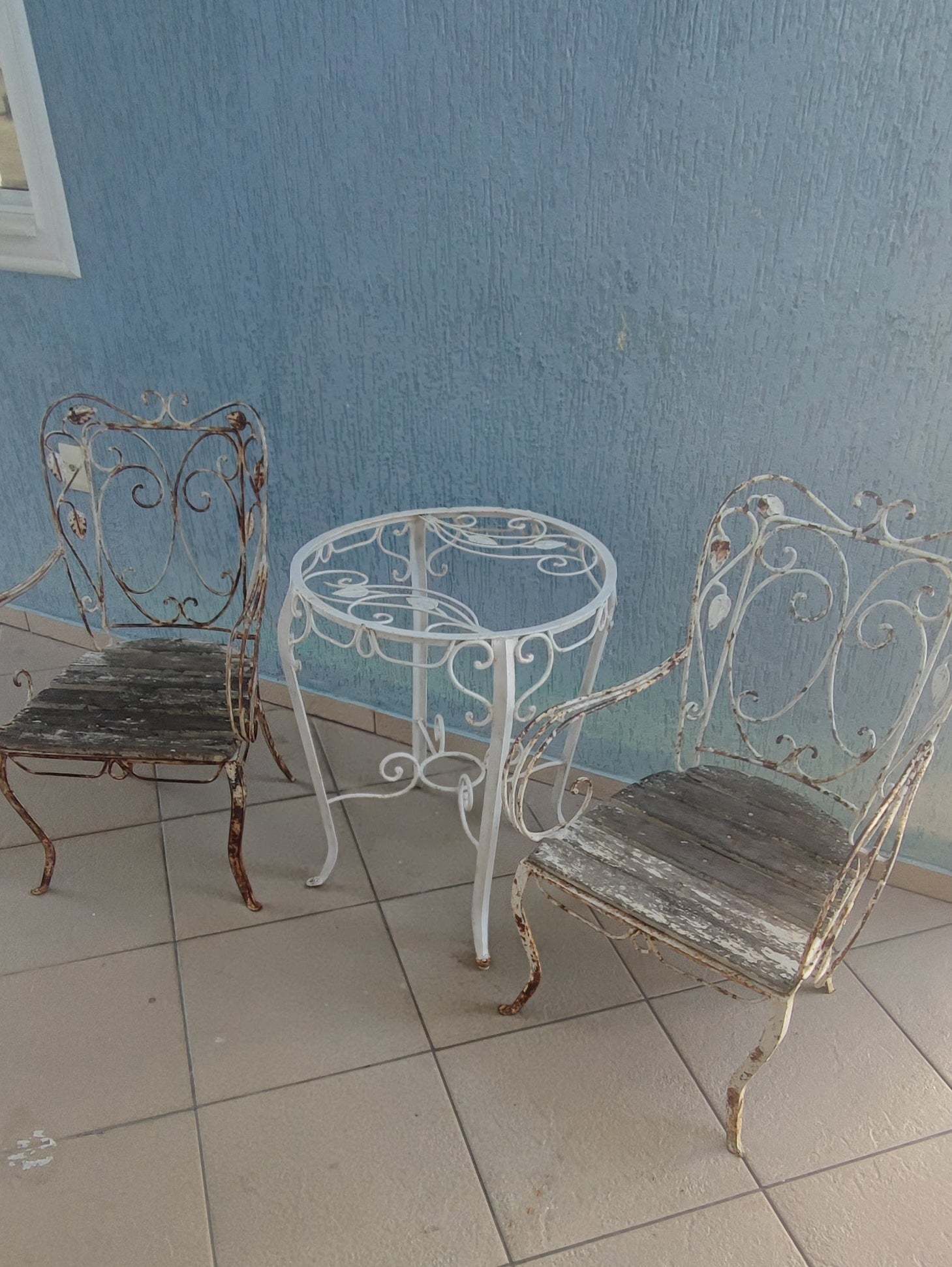 Conjunto cadeiras e mesinha ferro antigas (precisa pintar) 