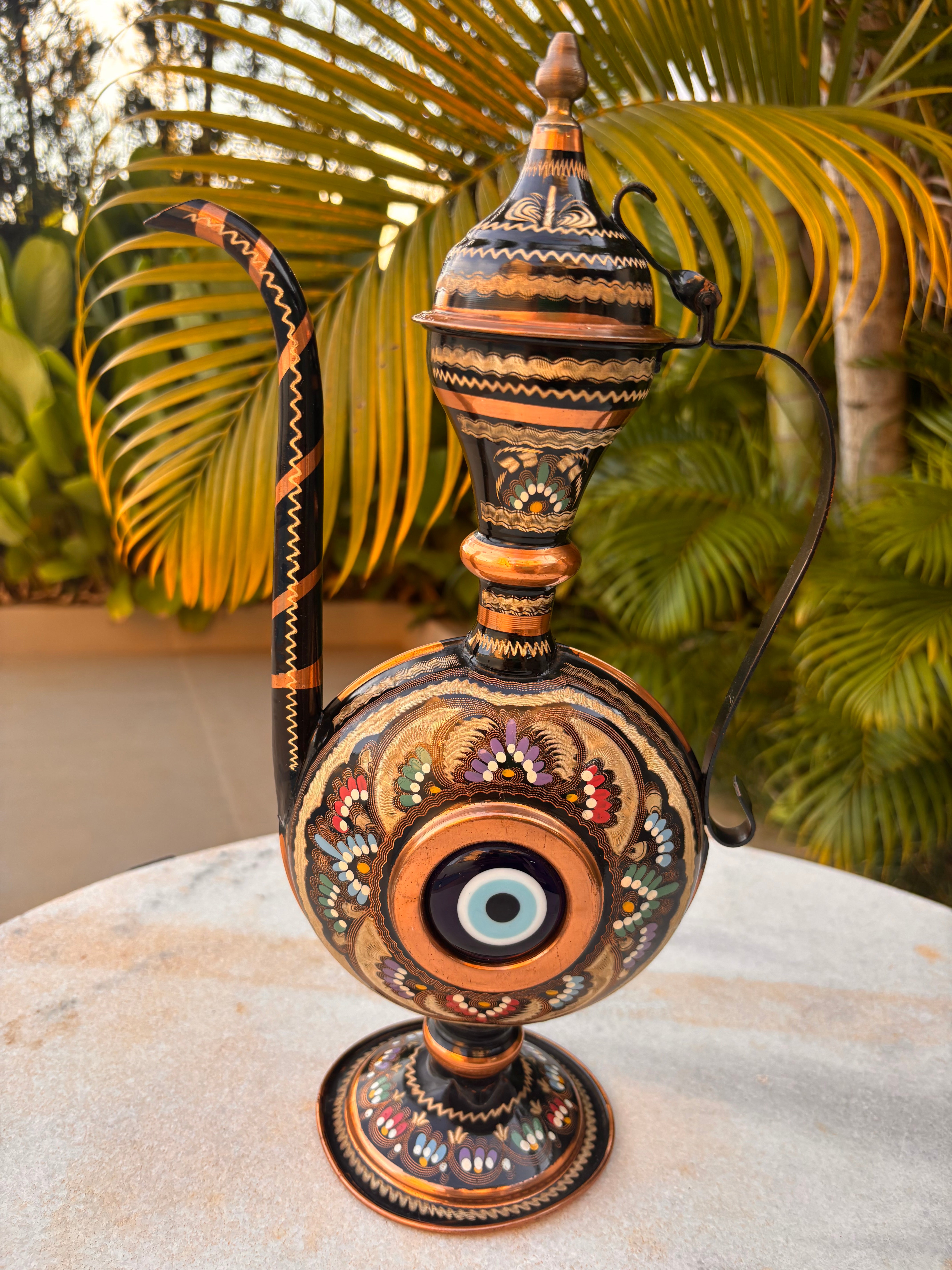 Lindo Jarro Ornamental Turco (Íbrigue/Ewer) em Cobre Legítimo e Detalhes Esmaltados.