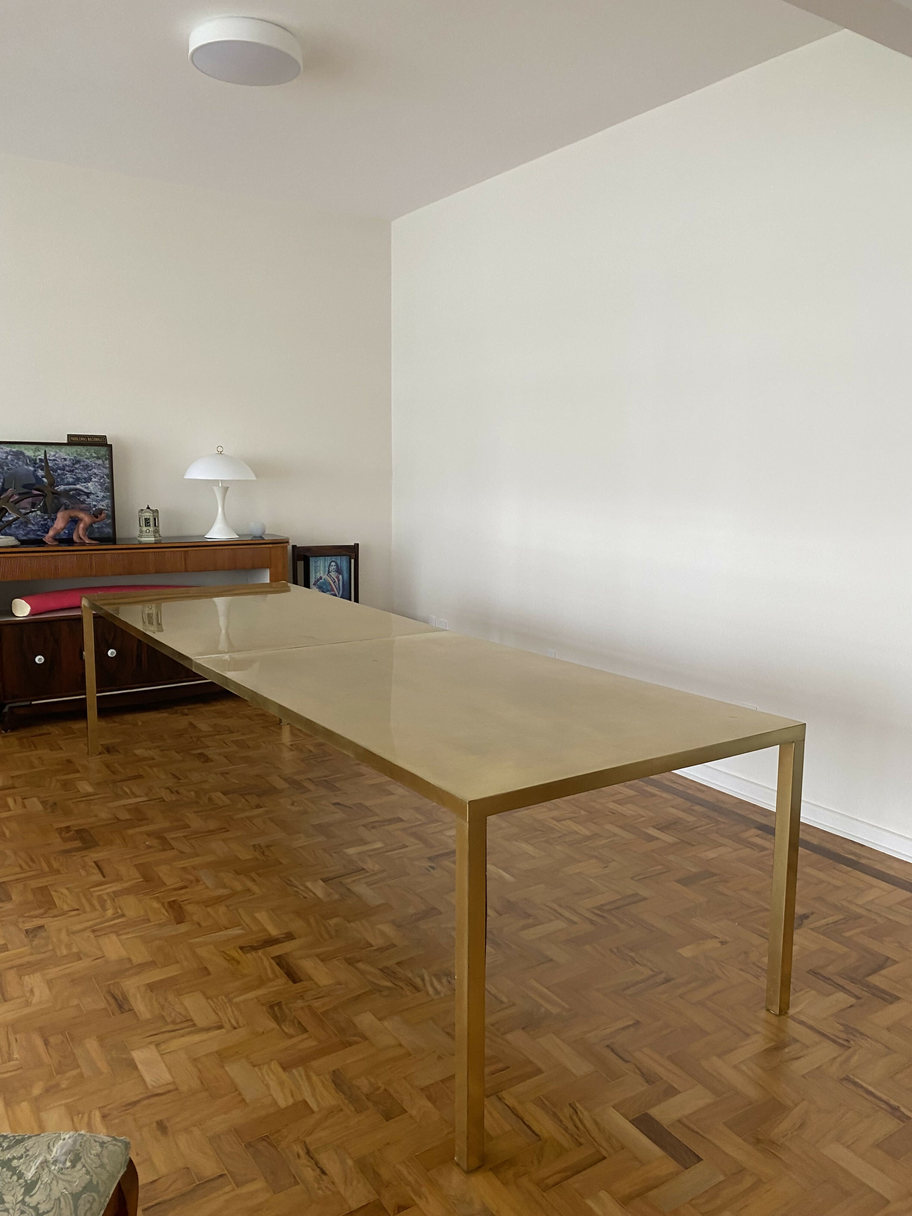 Mesa de jantar em latão - INCRÍVEL