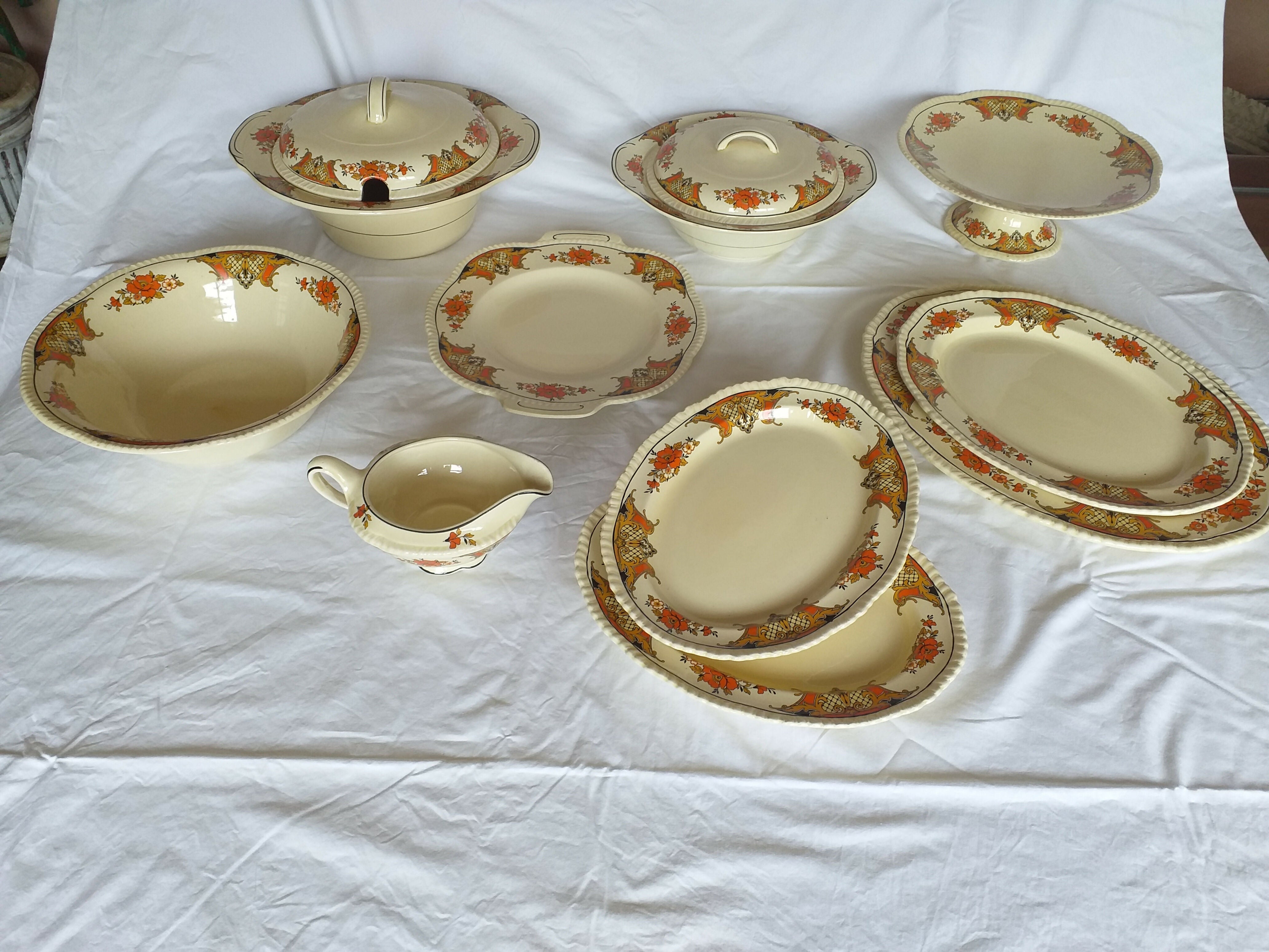 Aparelho de jantar em faiança inglesa WOODS IVORY WARE