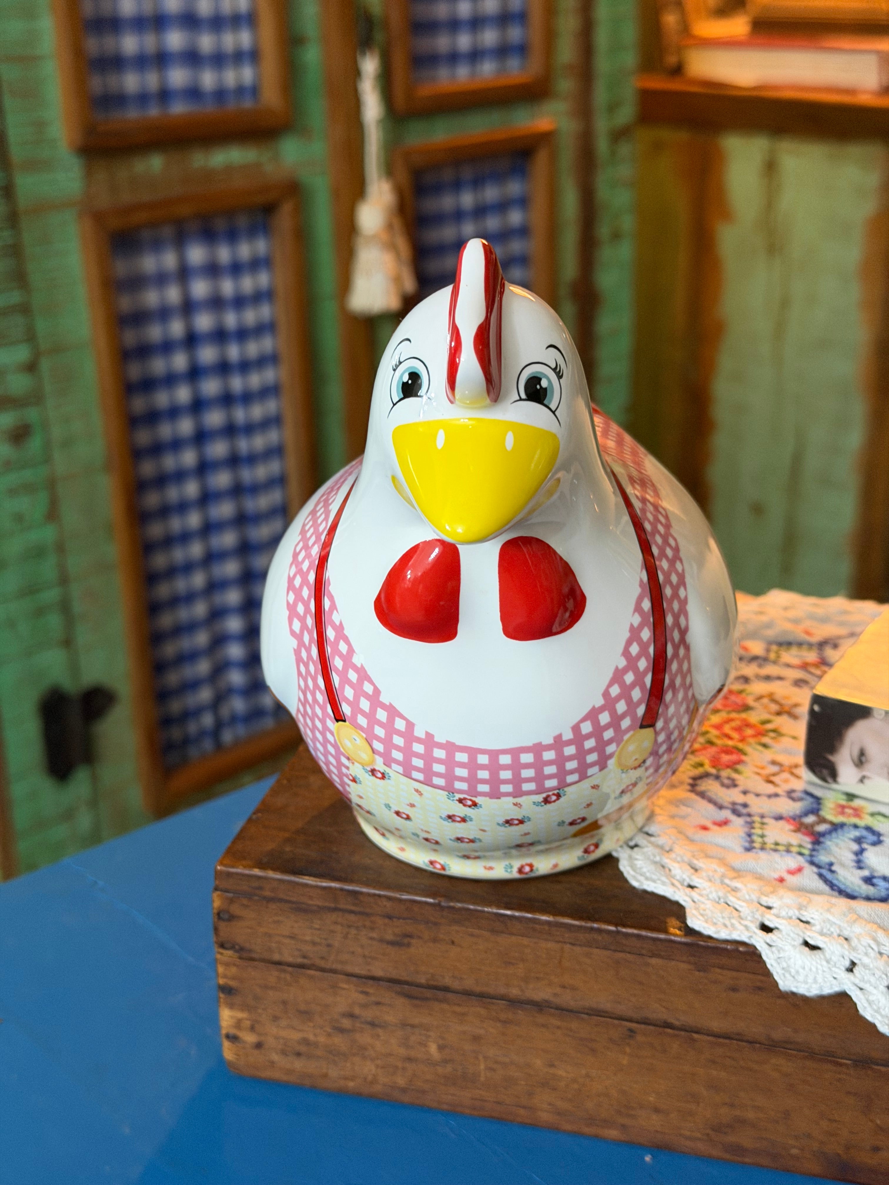 Encantadora e raro cofre de galinha em porcelana