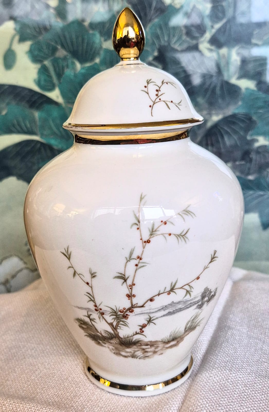 Potiche lindo, e em perfeito estado,  todo dourado à ouro, em porcelana vintage alemã Seltmann Weiden.  Maravilhoso!