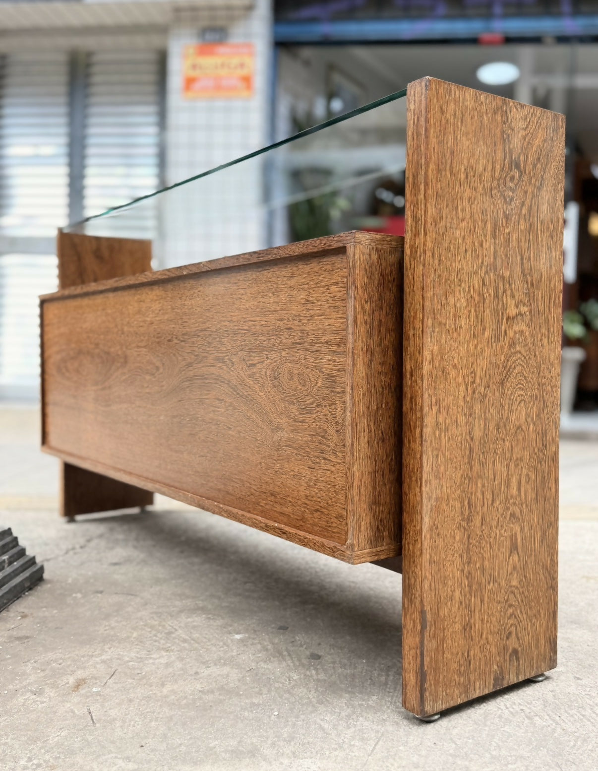 Buffet/Aparador em madeira sucupira e palhinha