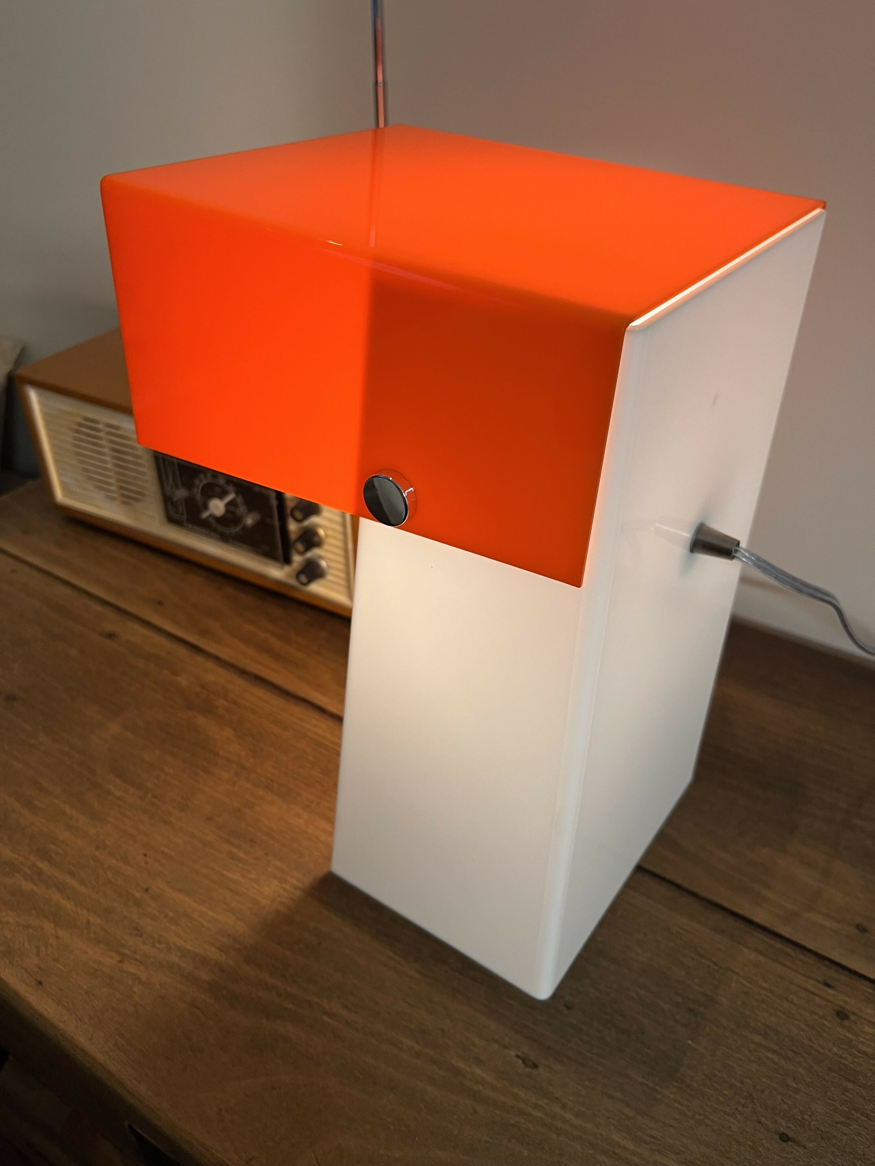 Luminária de mesa acrílico laranja