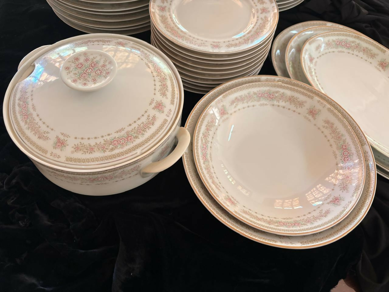 Aparelho de jantar Porcelana Real.