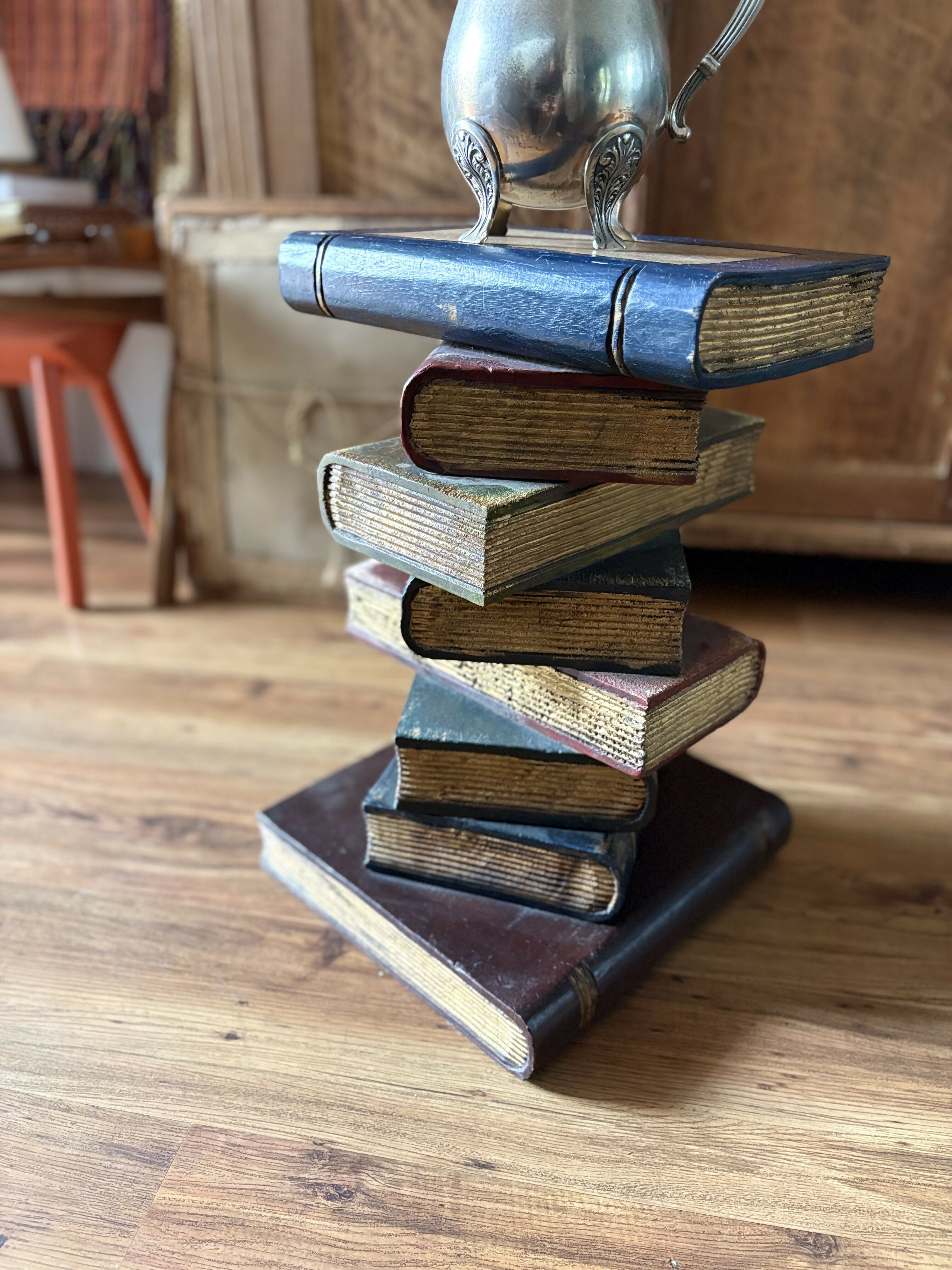 Mesinha pilha de livros