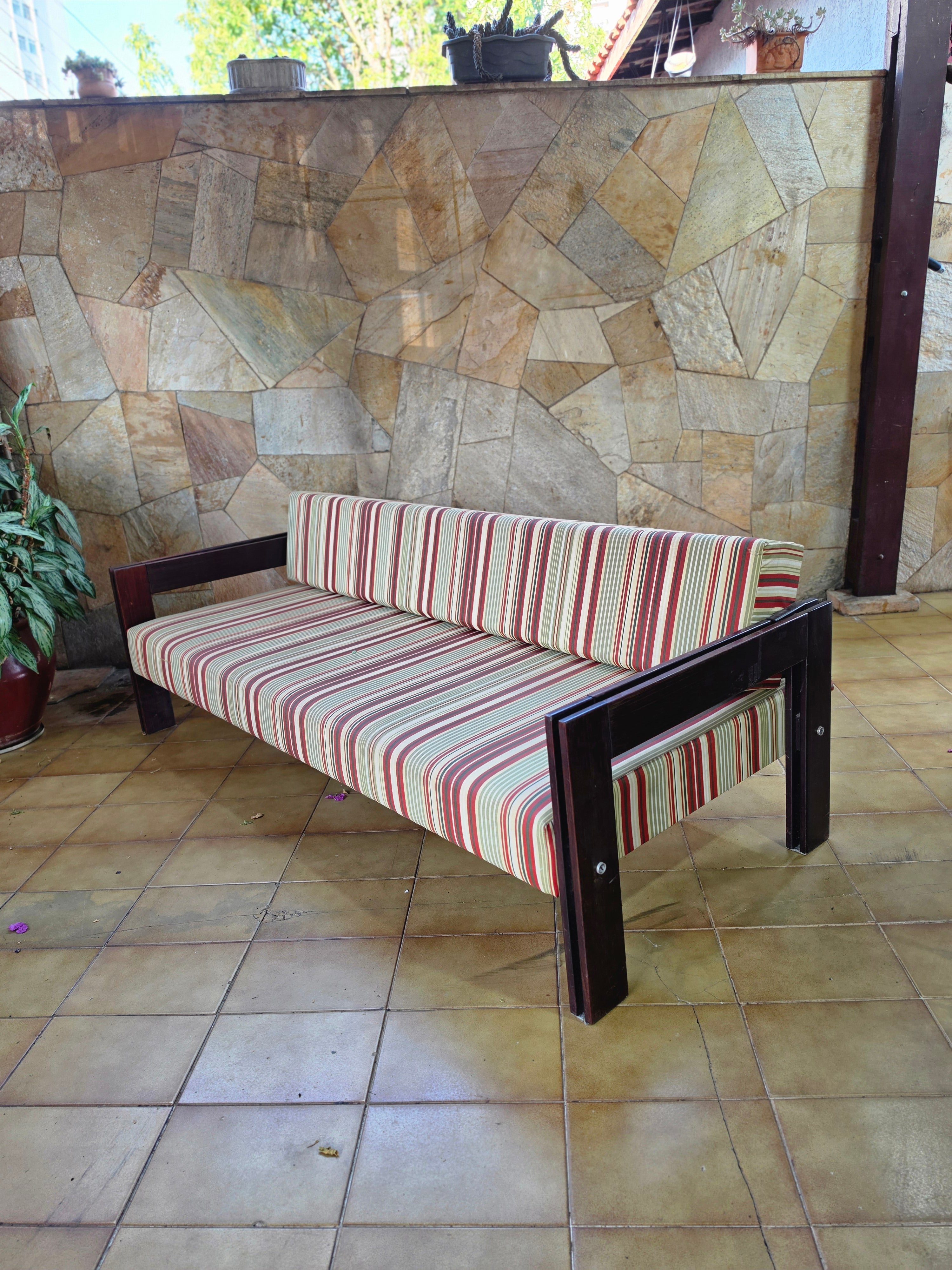Sofá Cama Percival lafer mp 85 em tecido listrado original de época 