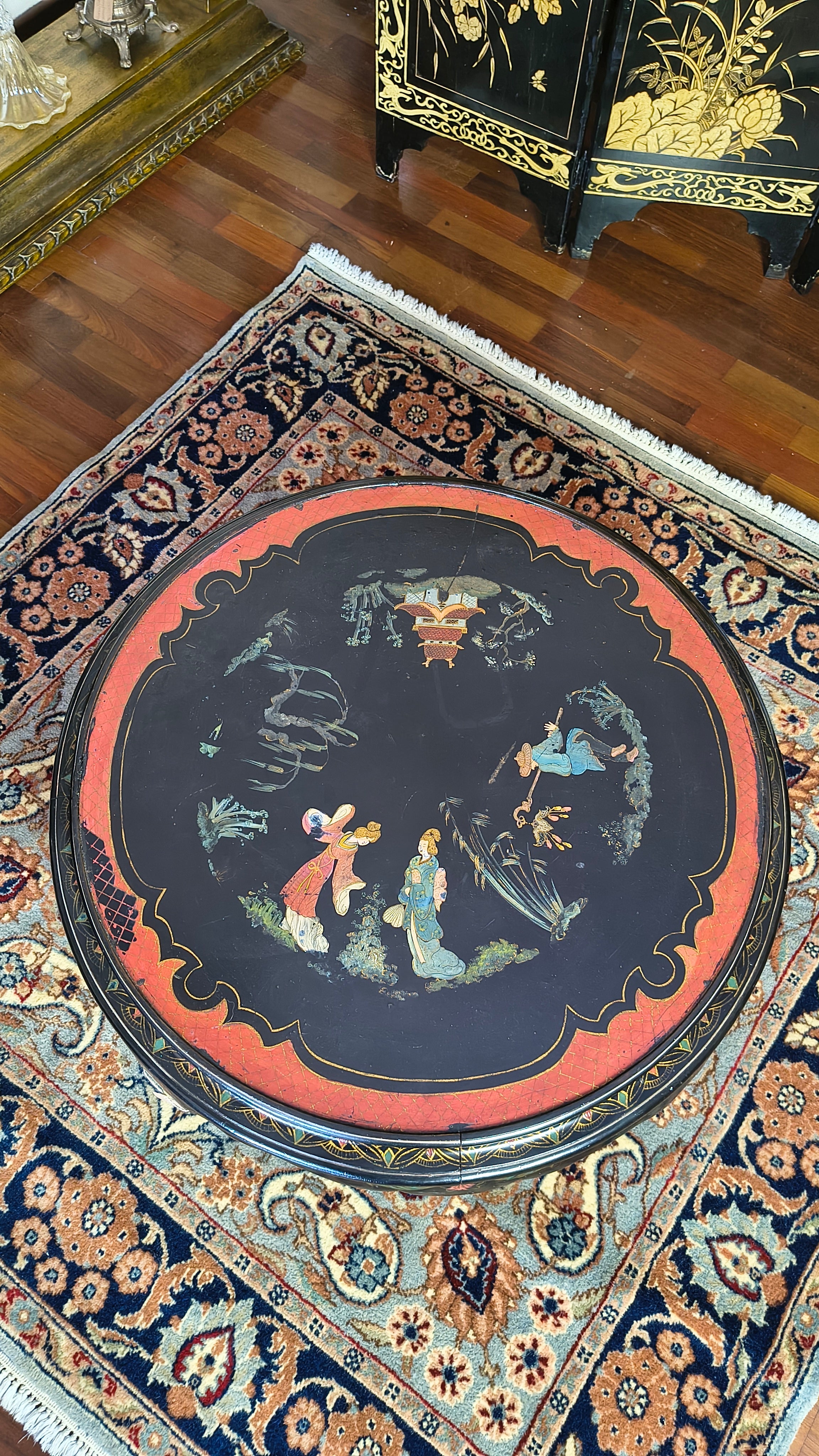 Mesa de centro redonda Chinoiserie em Laca Negra