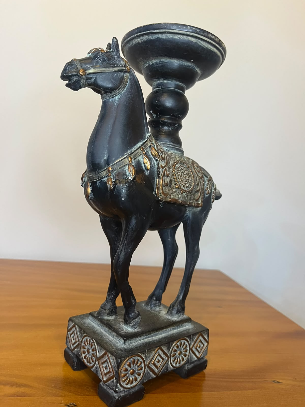 Castiçal Decorativo com Cavalo