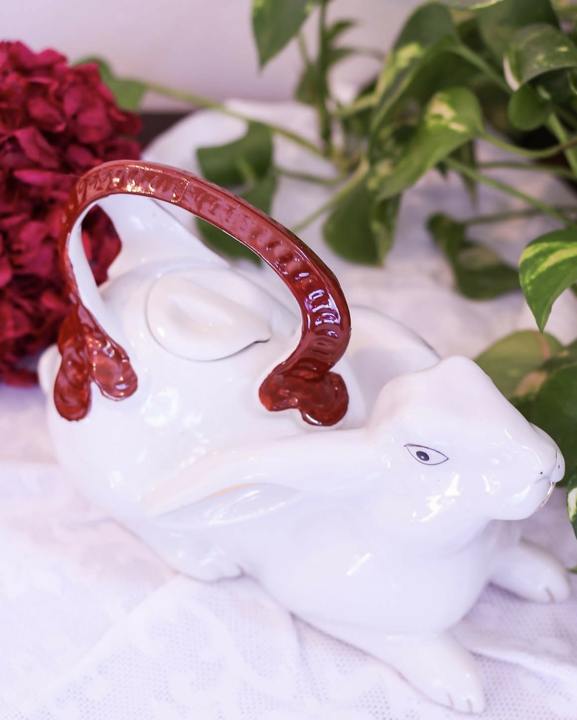 Bule em porcelana Santana, anos 1950/60 em forma de Coelho