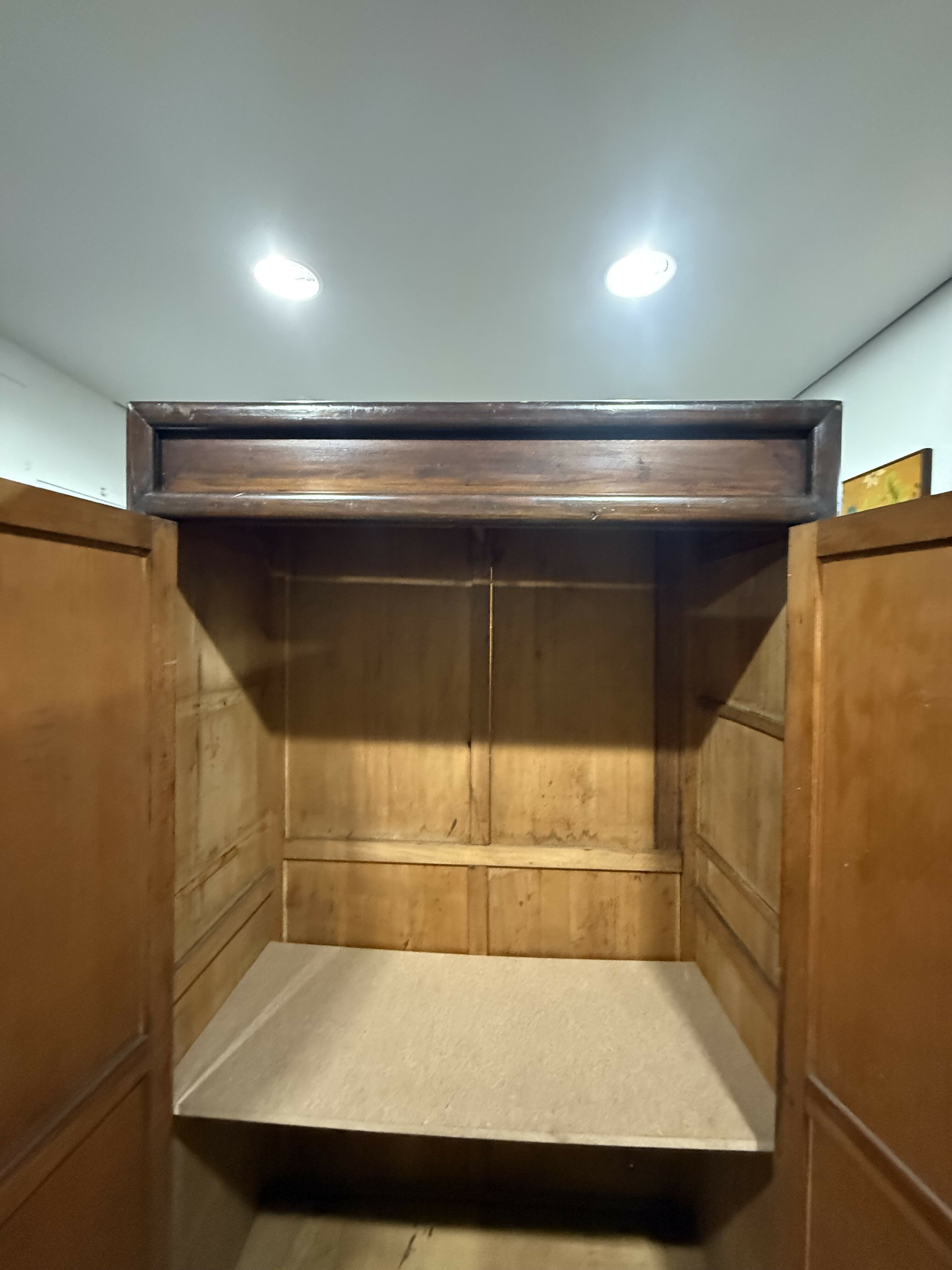 Guarda-roupa Antigo – Anos 1920/40 – Madeira Maciça