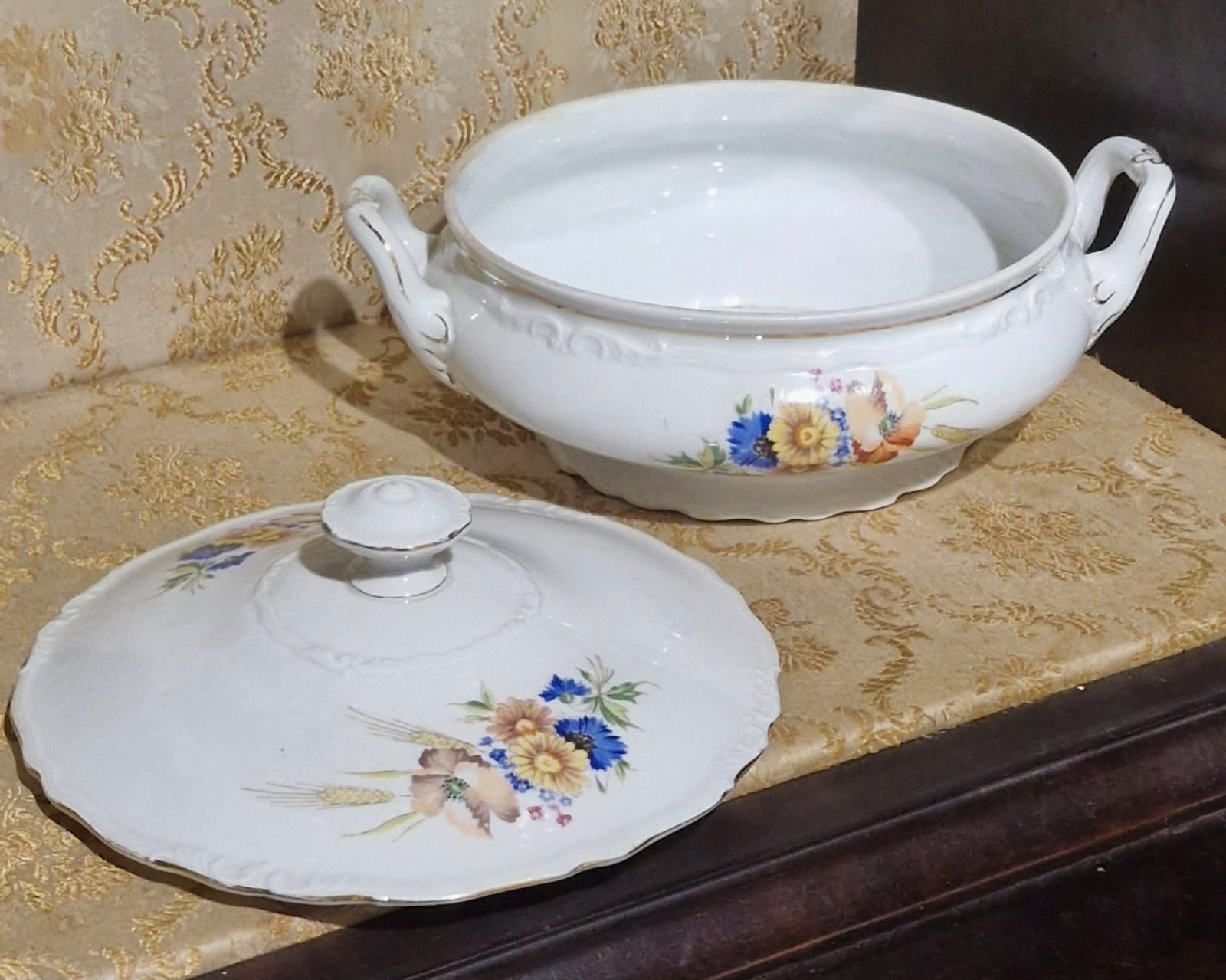 Excepcional terrina/sopeira em porcelana tcheca