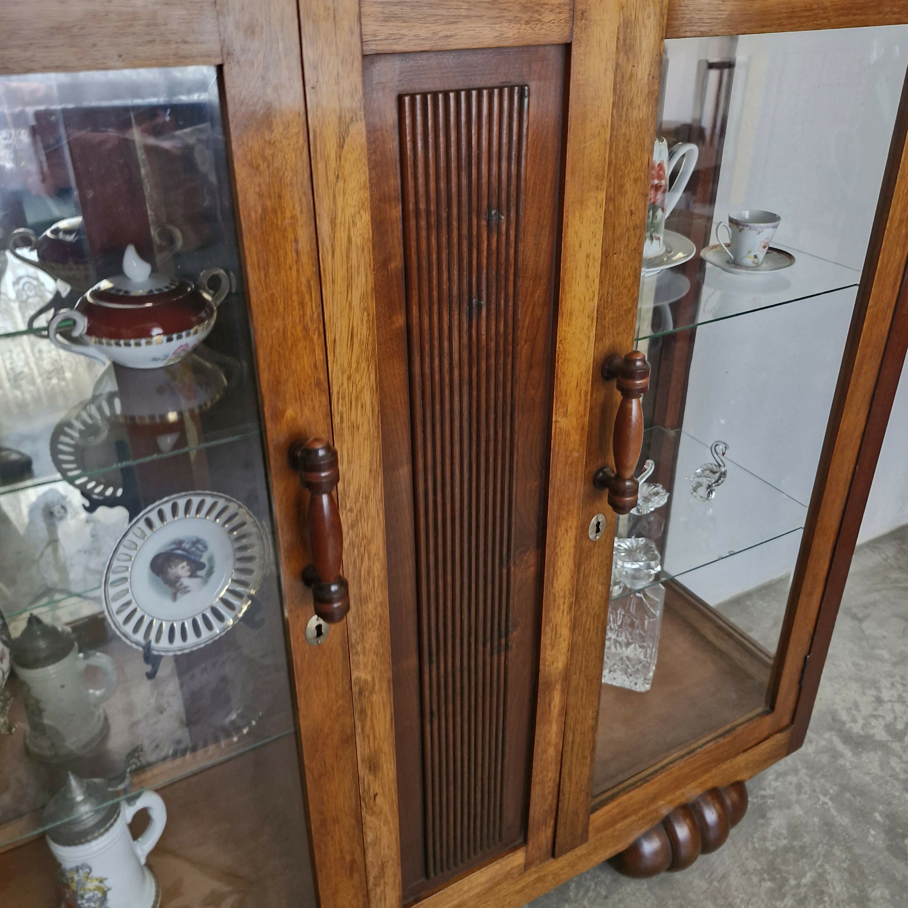 Cristaleira Art Deco.