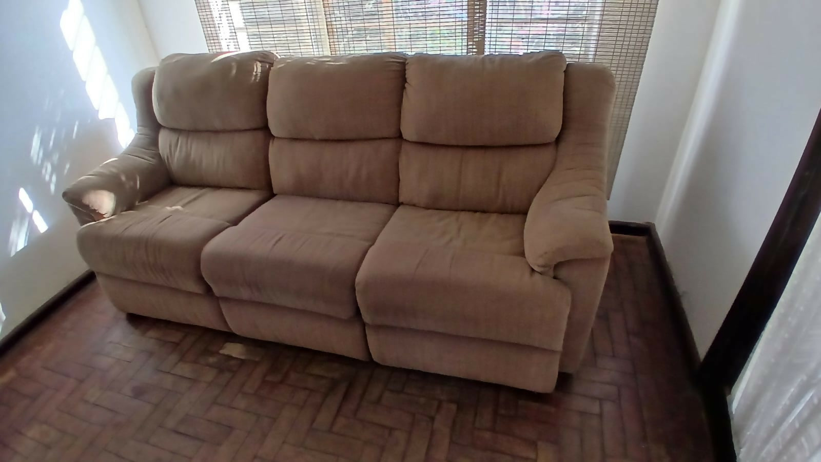 CONJUNTO SOFÁ 3 LUGARES + SOFÁ 2 LUGARES