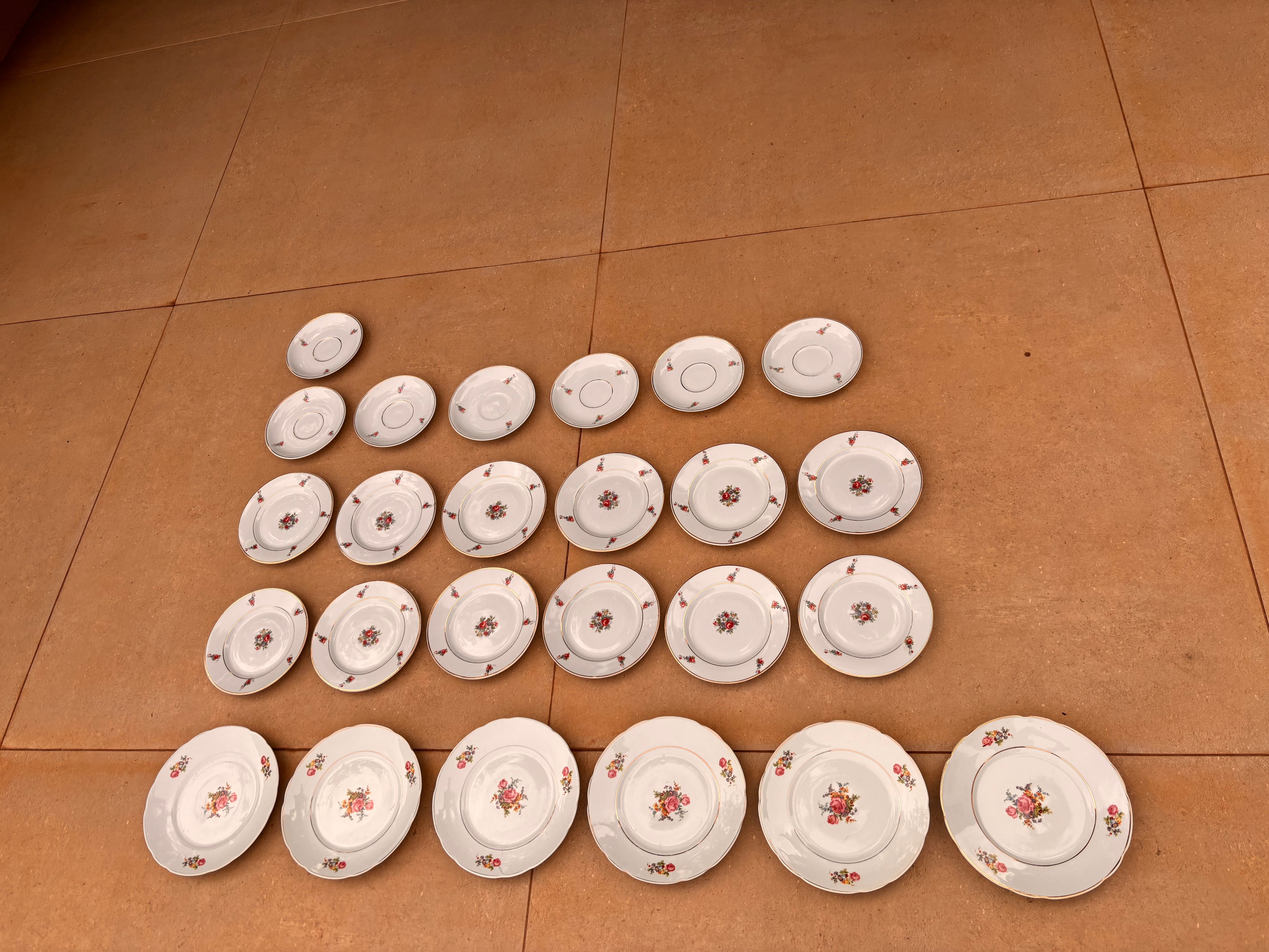 Antigo Aparelho Jantar Chá Café Porcelana Real Anos 50/60 - 69 Peças