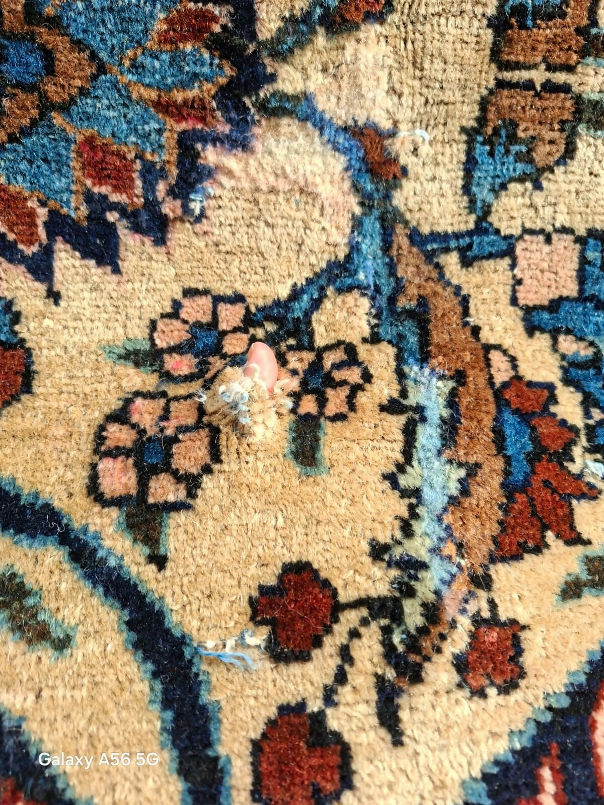 Antigo Tapete Oriental Isfahan em seda e lã