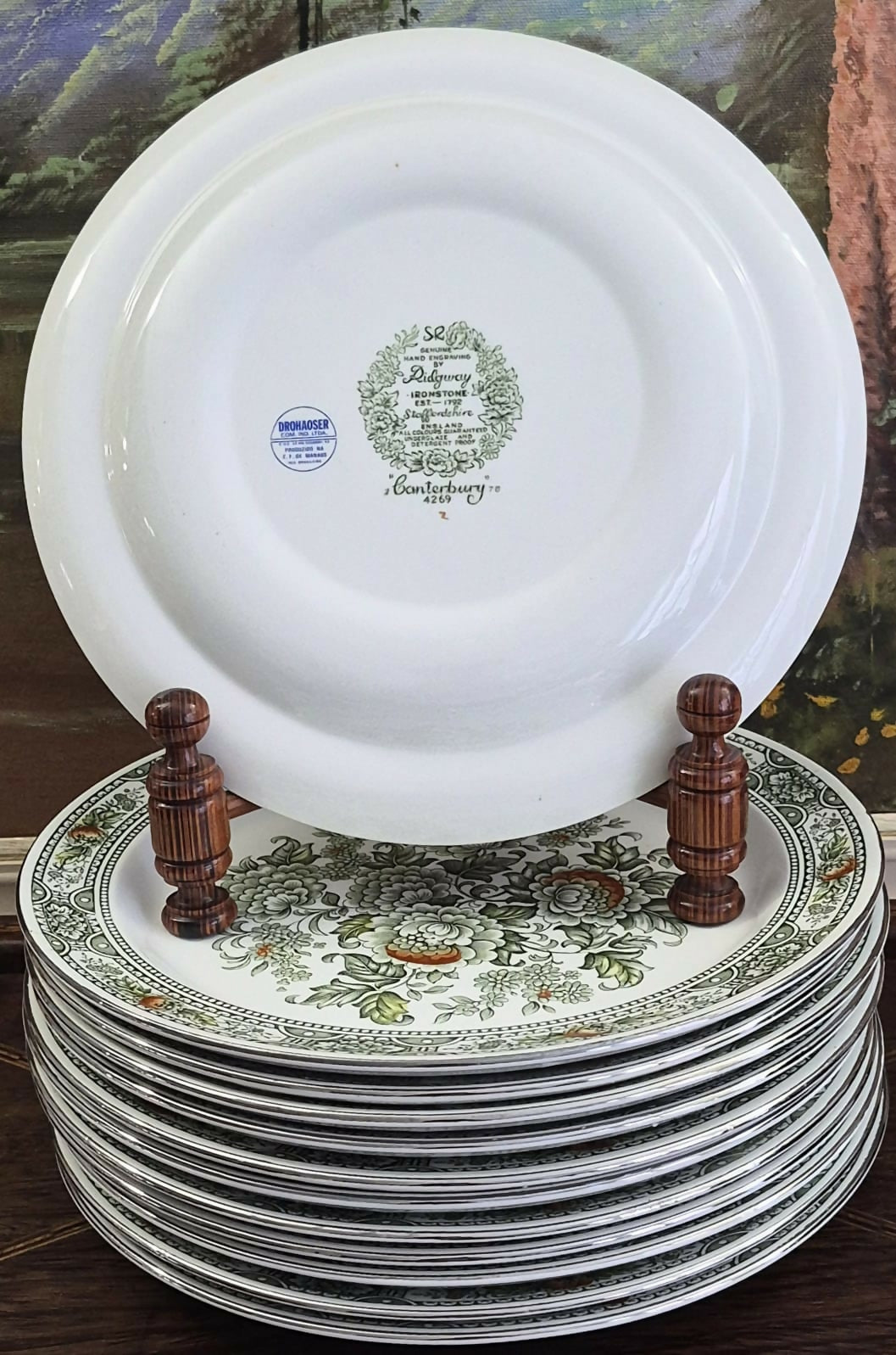 Maravilhoso conjunto de pratos em ironstone inglês Ridgway, modelo Canterbury 4269, com selo Drohaoser, anos 60.