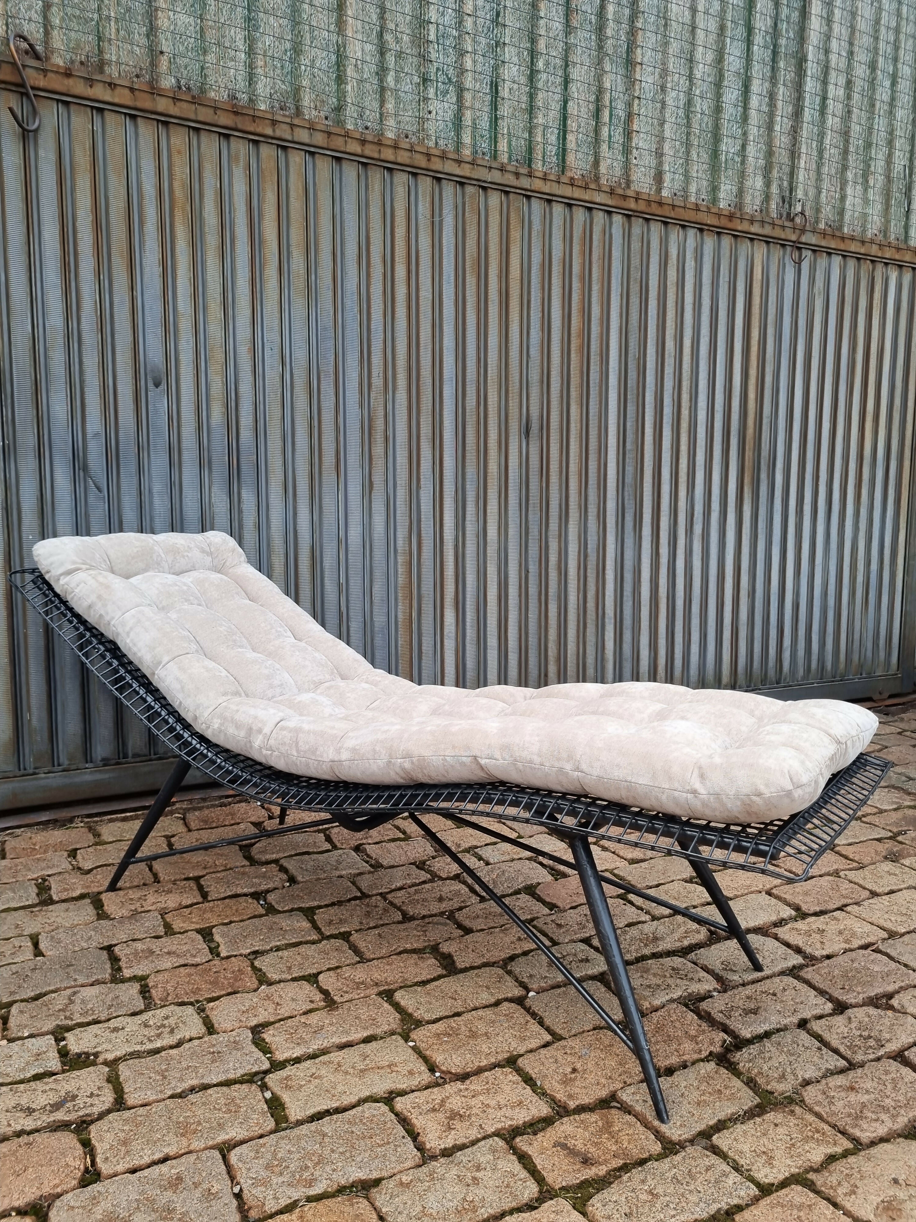 Espreguiçadeira/ Chaise ferro aramado anos 60