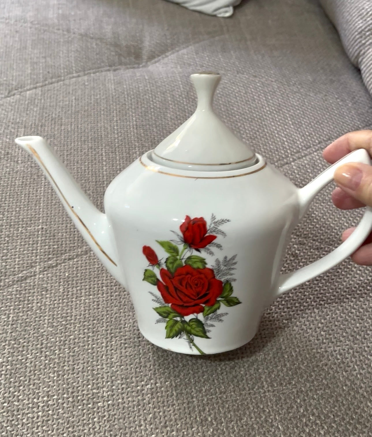 Bule de porcelana Pozzani com rosas vermelhas