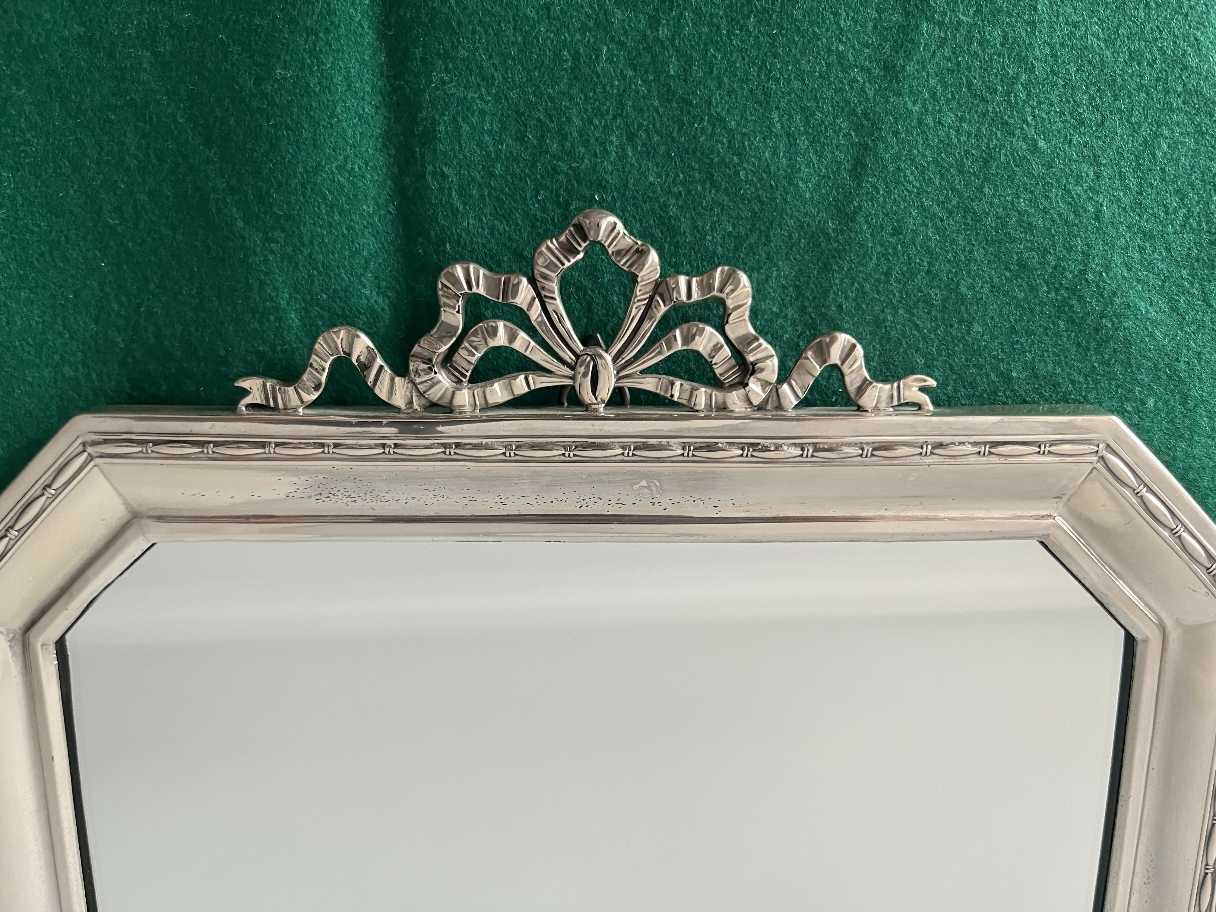 Espelho com moldura de prata