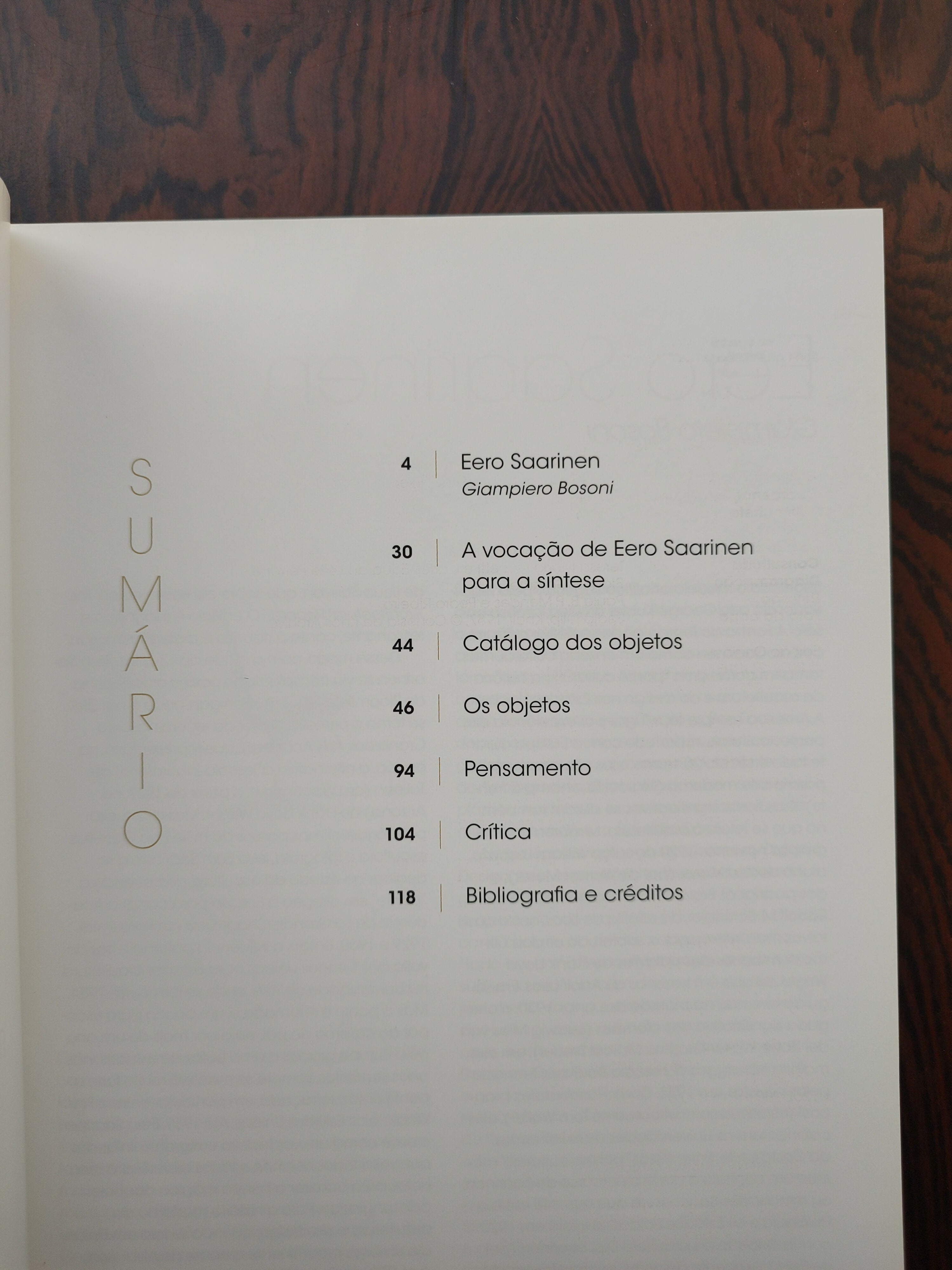 Livro &quot;Eero Saarinen - Coleção Folha Grandes Designers&quot; publicado em 2012