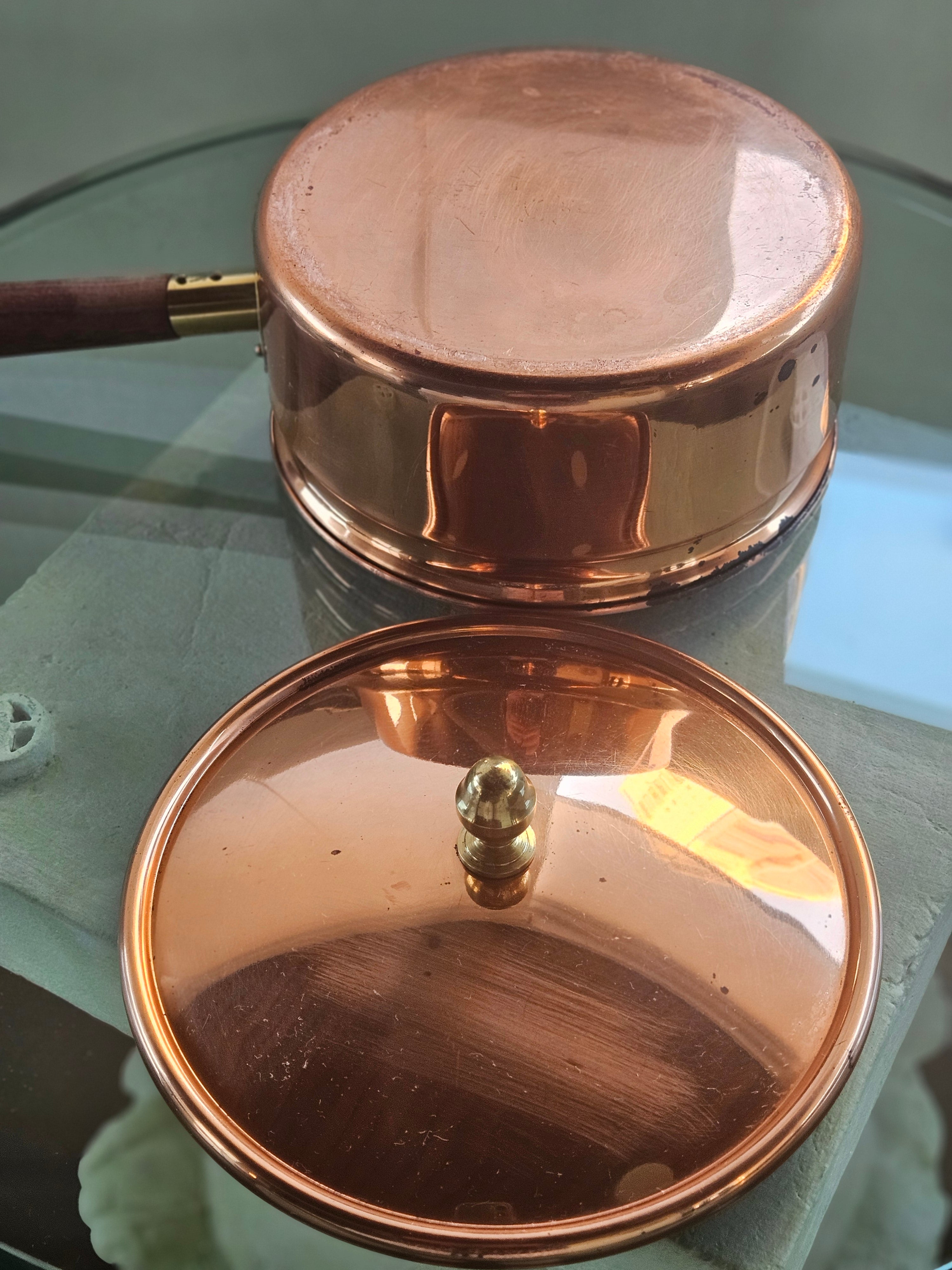 Panela Vintage em Cobre com tampa e cabo de madeira - Peça de coleção