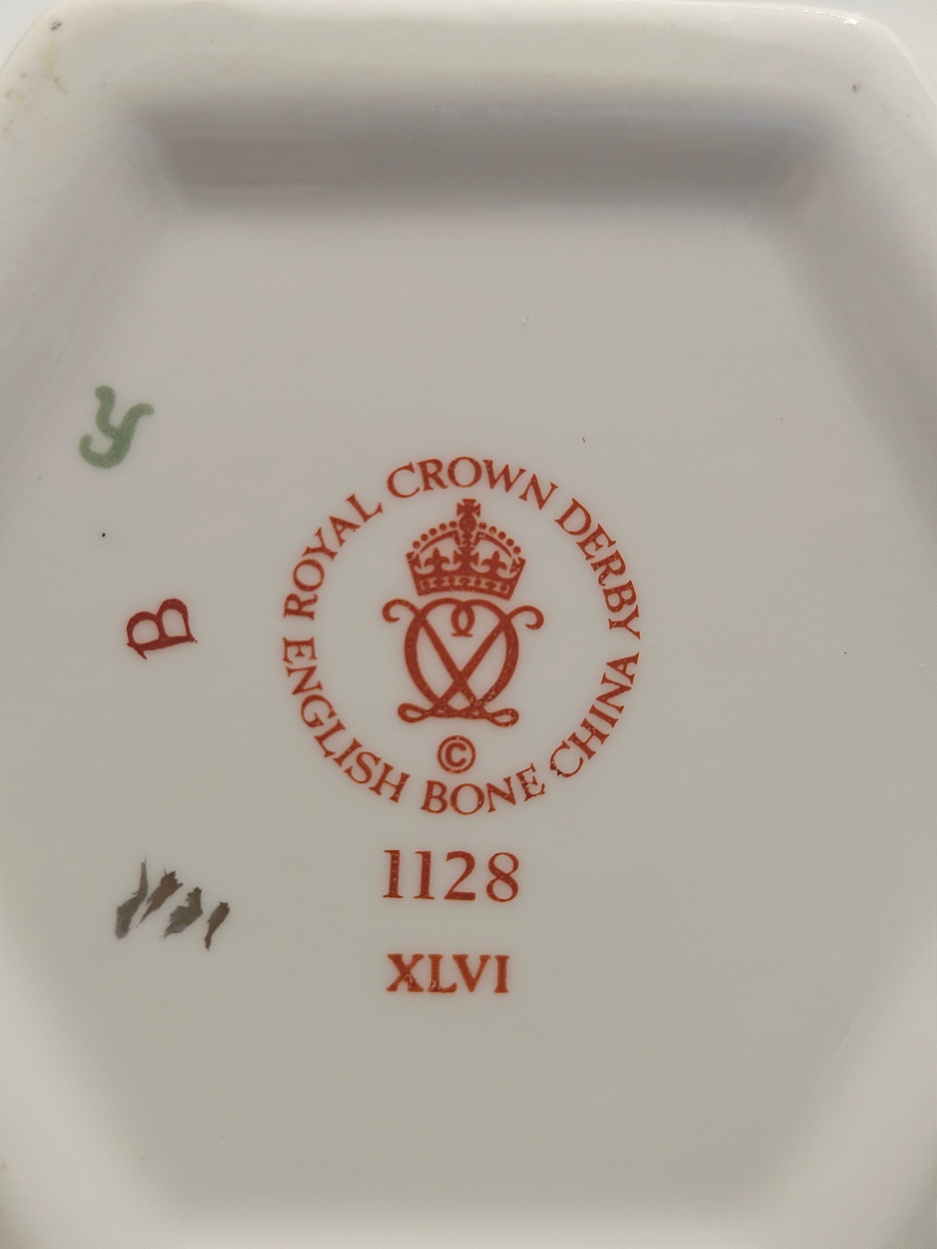 Vaso MinI Hexagonal - Royal Crown Derby - Padrão Imari 1128 (Ouro22k)
