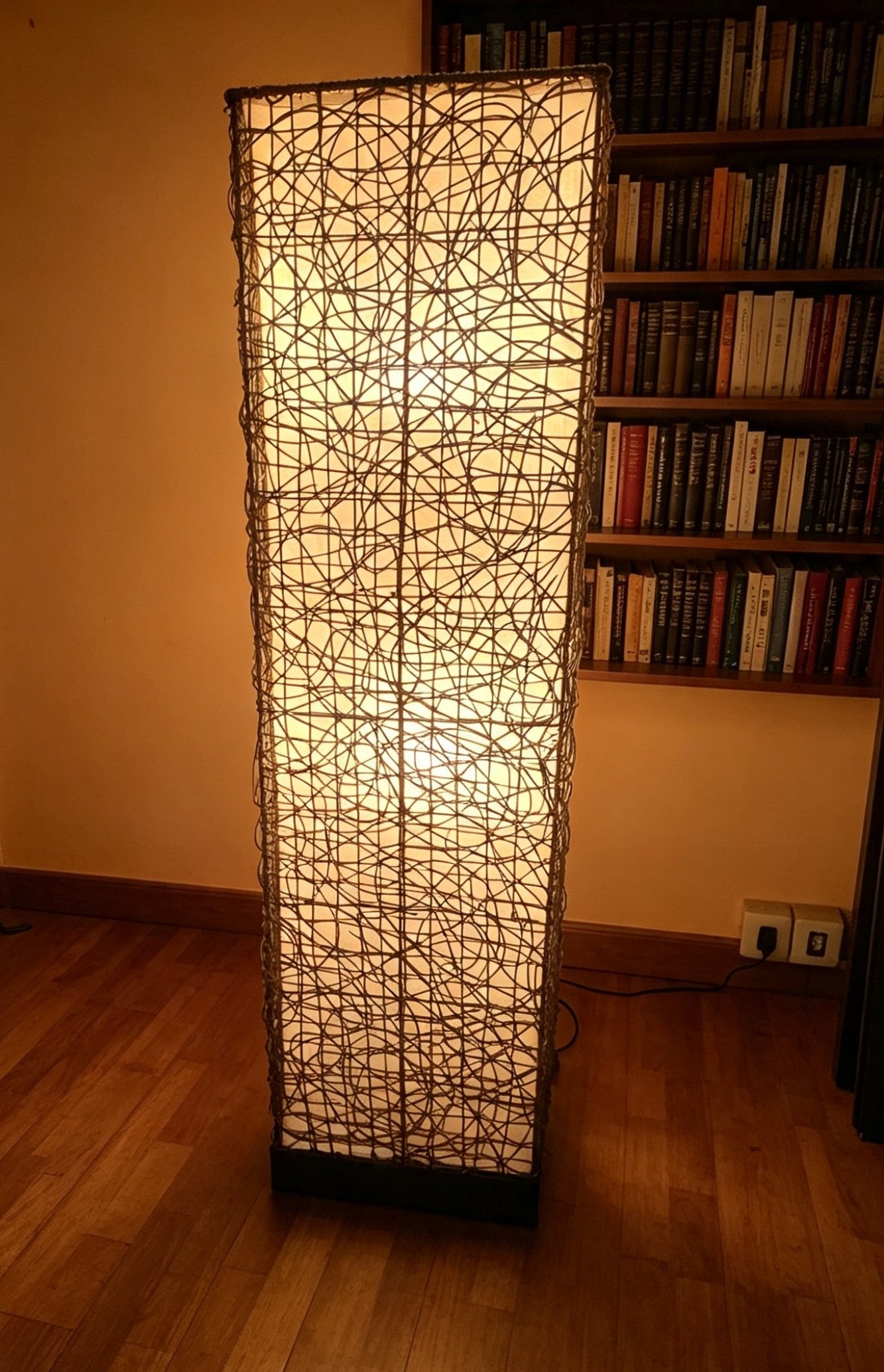 Luminária de piso Aramada
