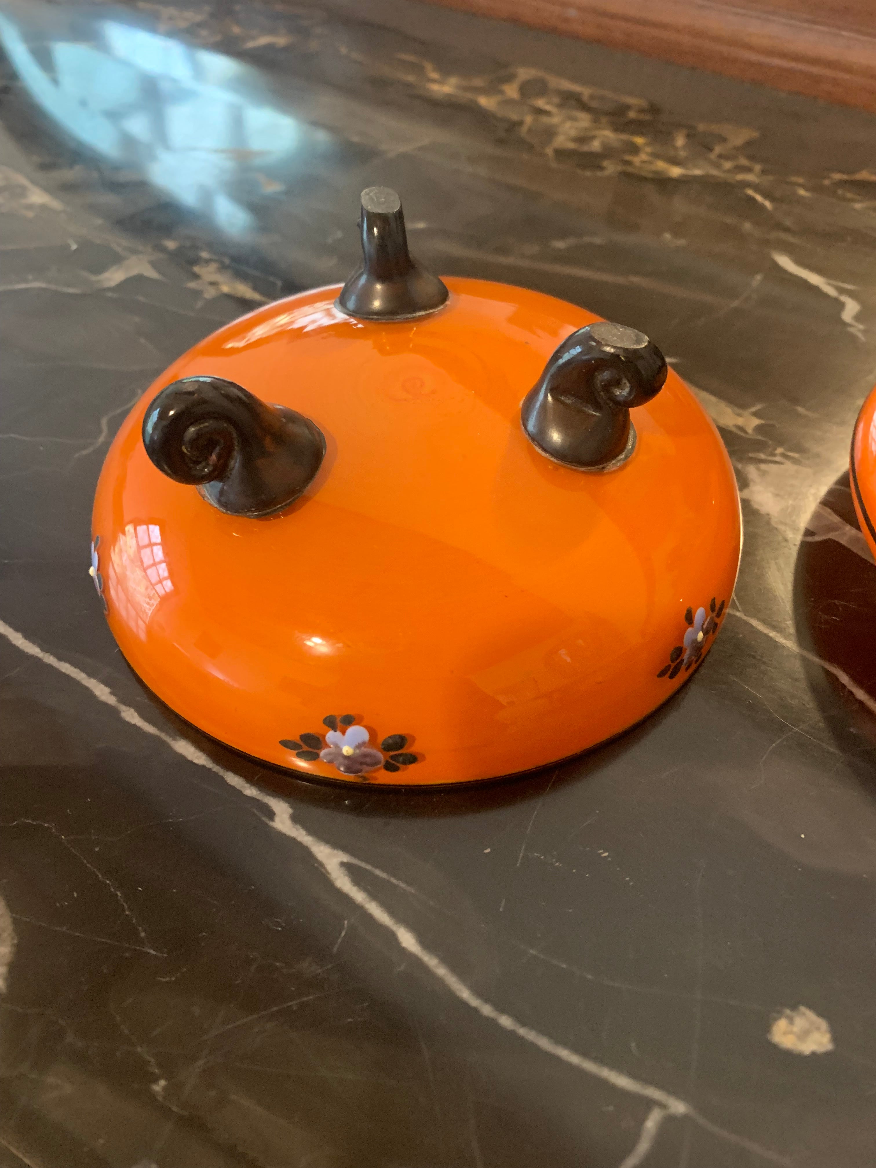 Lindíssima bomboniére ou porta joias em vidro veneziano antigo em laranja e preto 