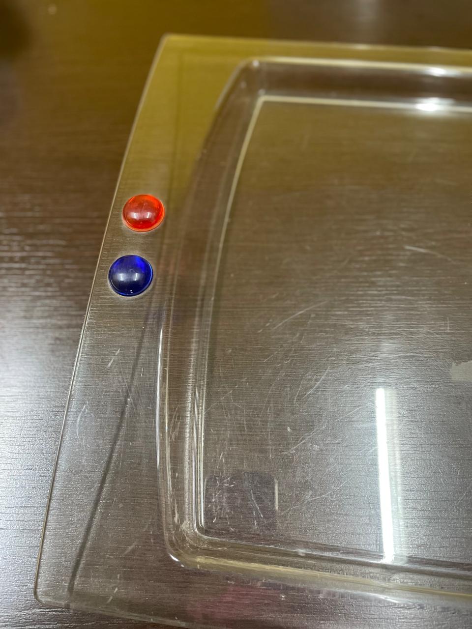 Bandeja italiana de acrilico transparente e bolinhas coloridas 