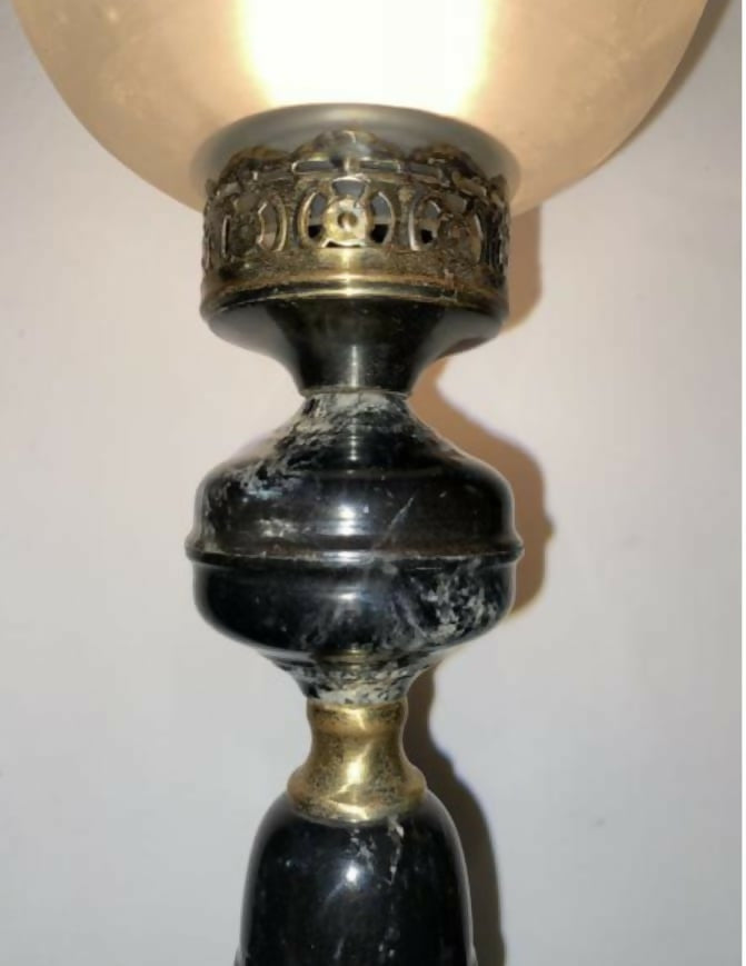 Luminária vintage com cúpula de vidro ornamentado