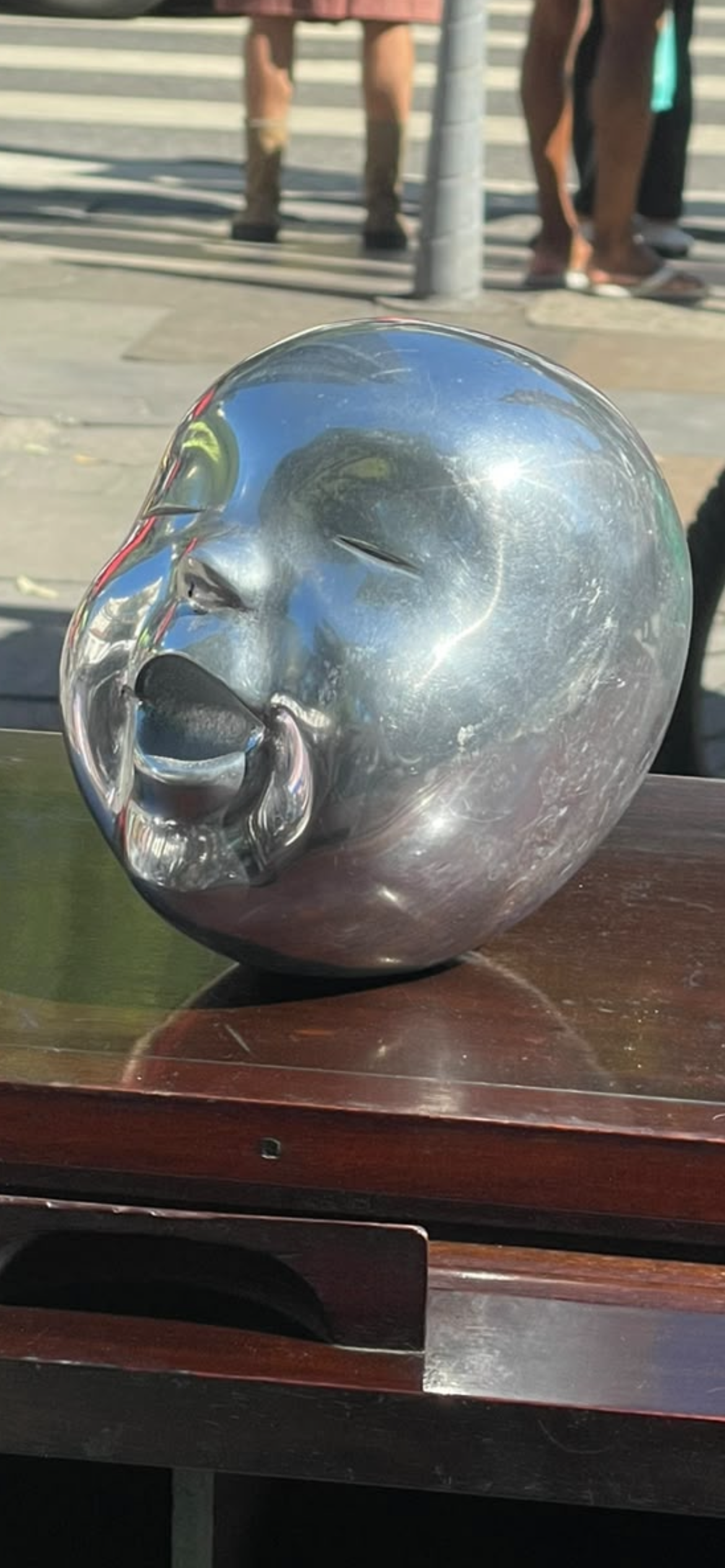 Escultura rosto bebê Buda com acabamento cromado