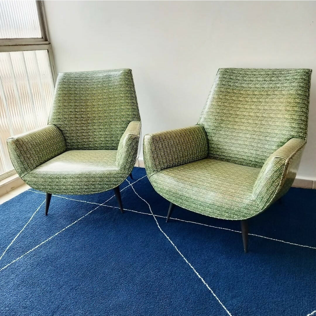 PAR DE POLTRONAS ANOS 50 PÉ PALITO
