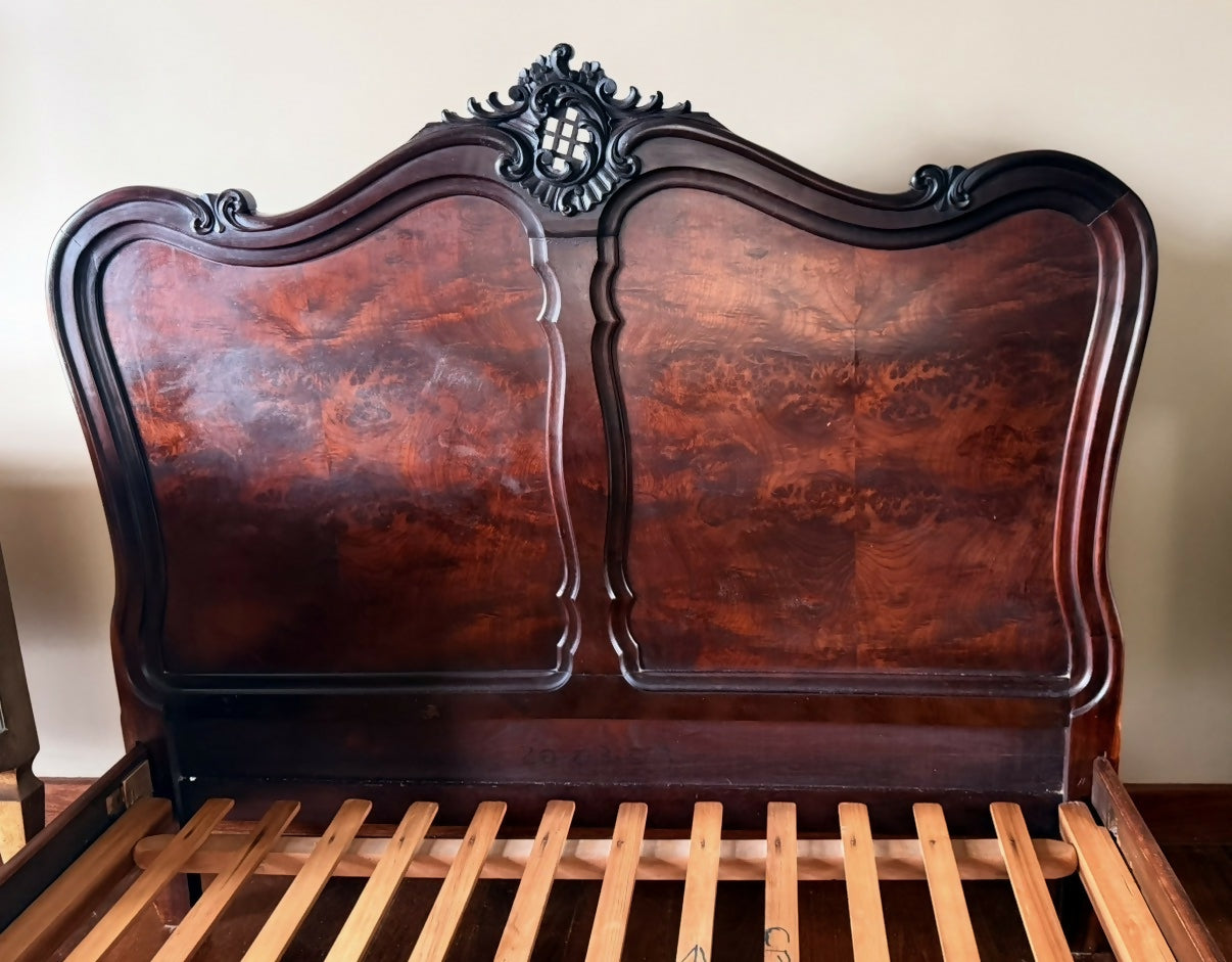 Cama clássica de casal